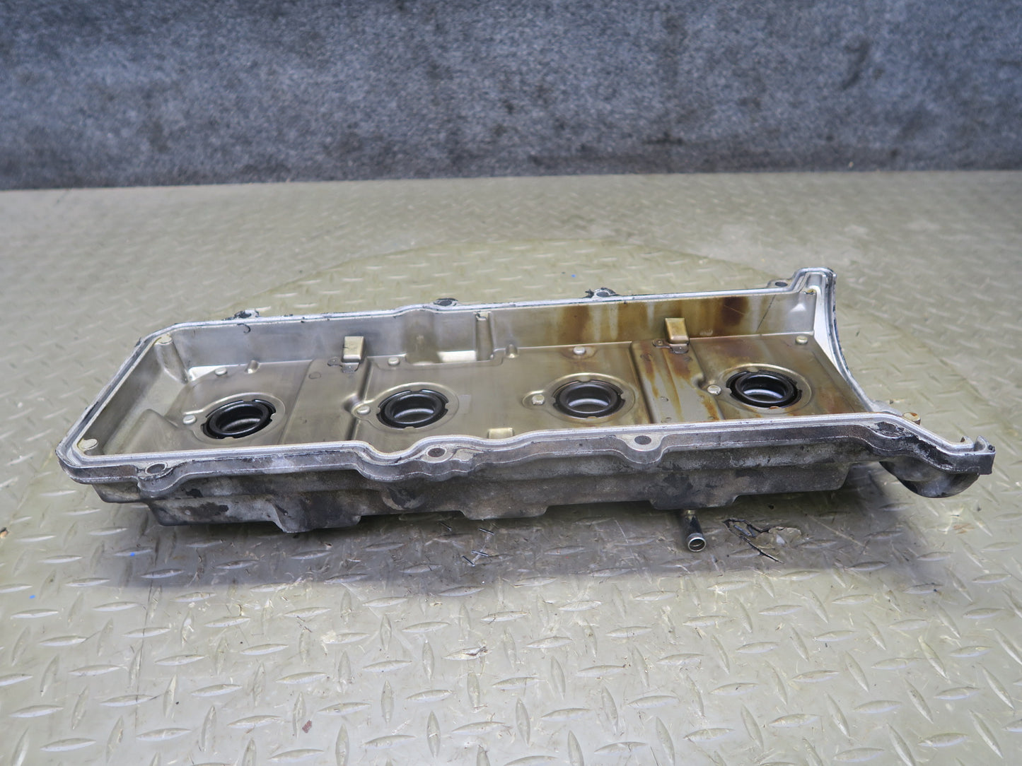 98-00 Lexus LS400 SC400 1UZFE 4.0L Right Engine Cylinder Cover w Bolts OEM