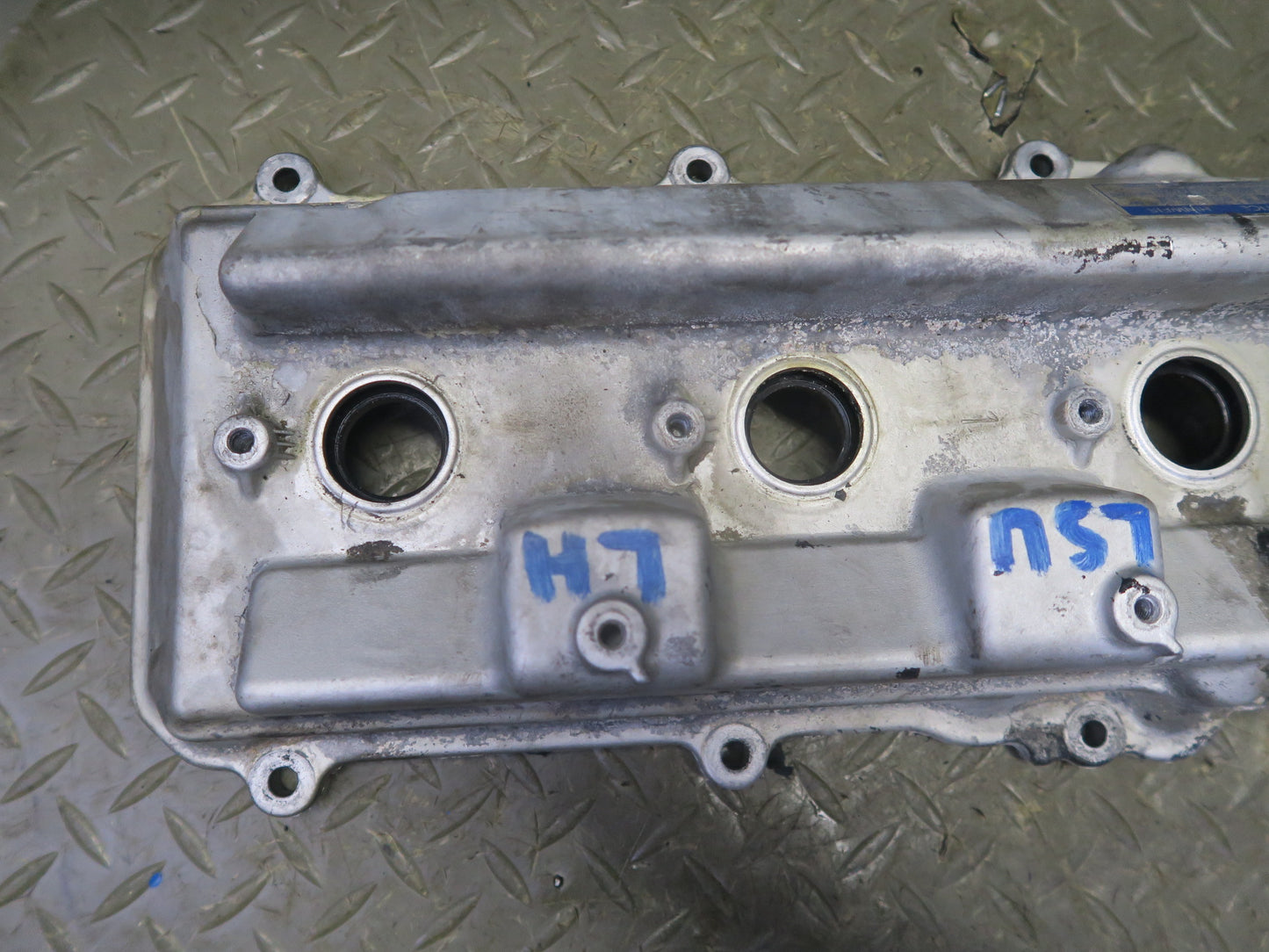 98-00 Lexus LS400 SC400 1UZFE 4.0L Left Engine Cylinder Cover w Bolts OEM