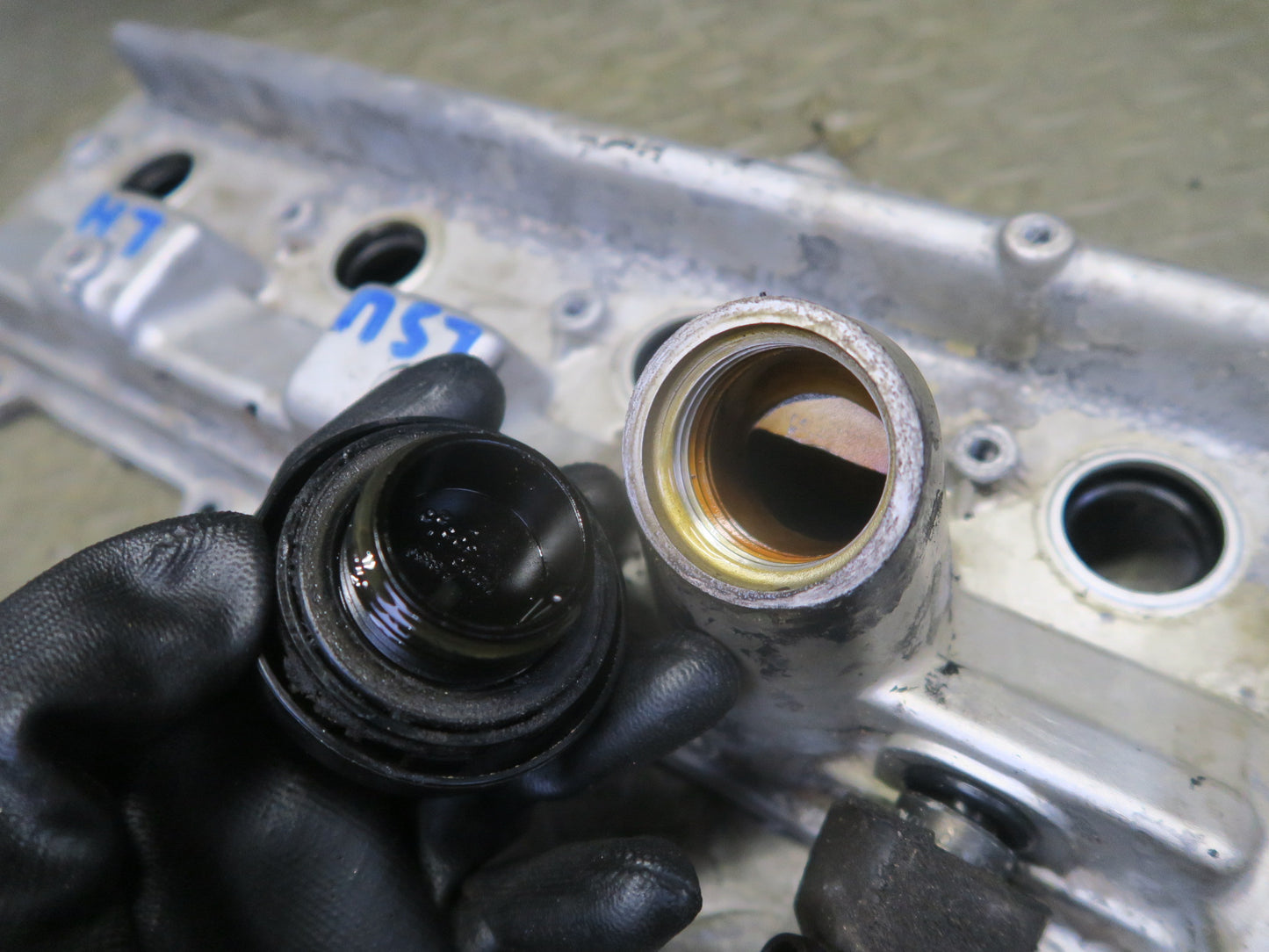 98-00 Lexus LS400 SC400 1UZFE 4.0L Left Engine Cylinder Cover w Bolts OEM