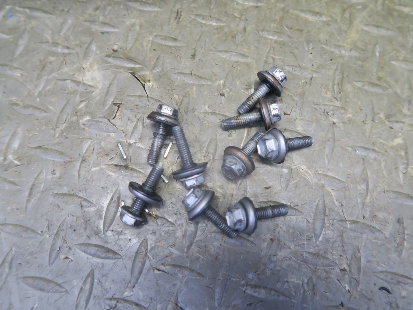 98-00 Lexus LS400 SC400 1UZFE 4.0L Left Engine Cylinder Cover w Bolts OEM