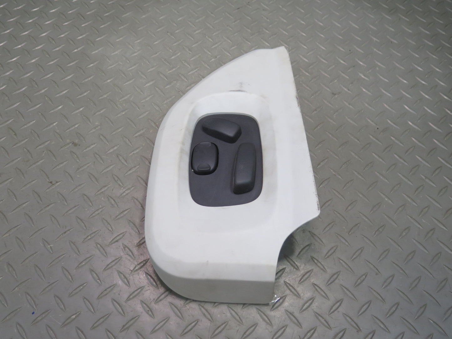 2012-2019 Range Rover Evoque L538 Front Left Adjust Control Seat Switch w Trim