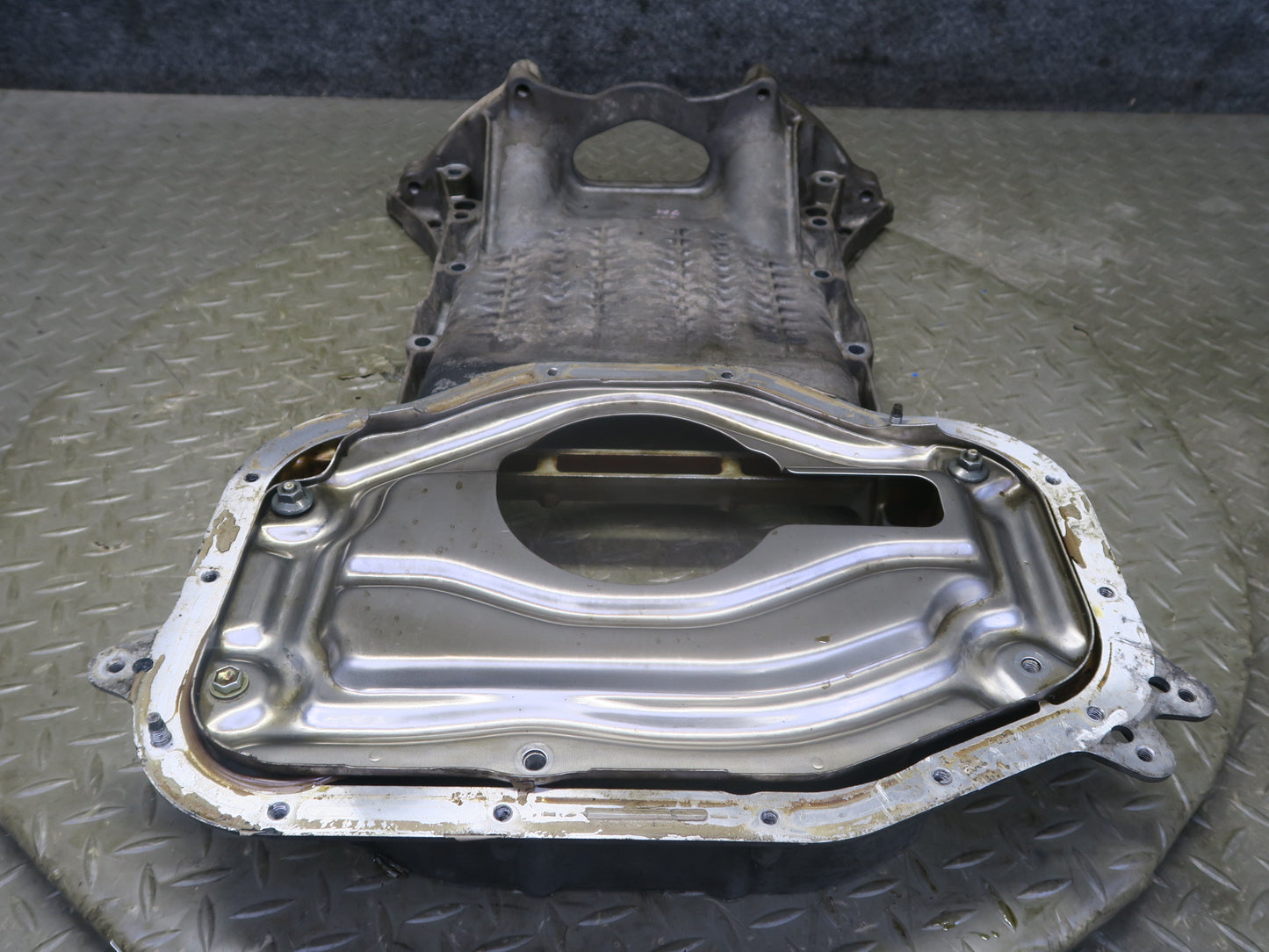 98-00 Lexus UCF20L LS400 1UZFE 4.0L Engine Upper Oil Pan OEM
