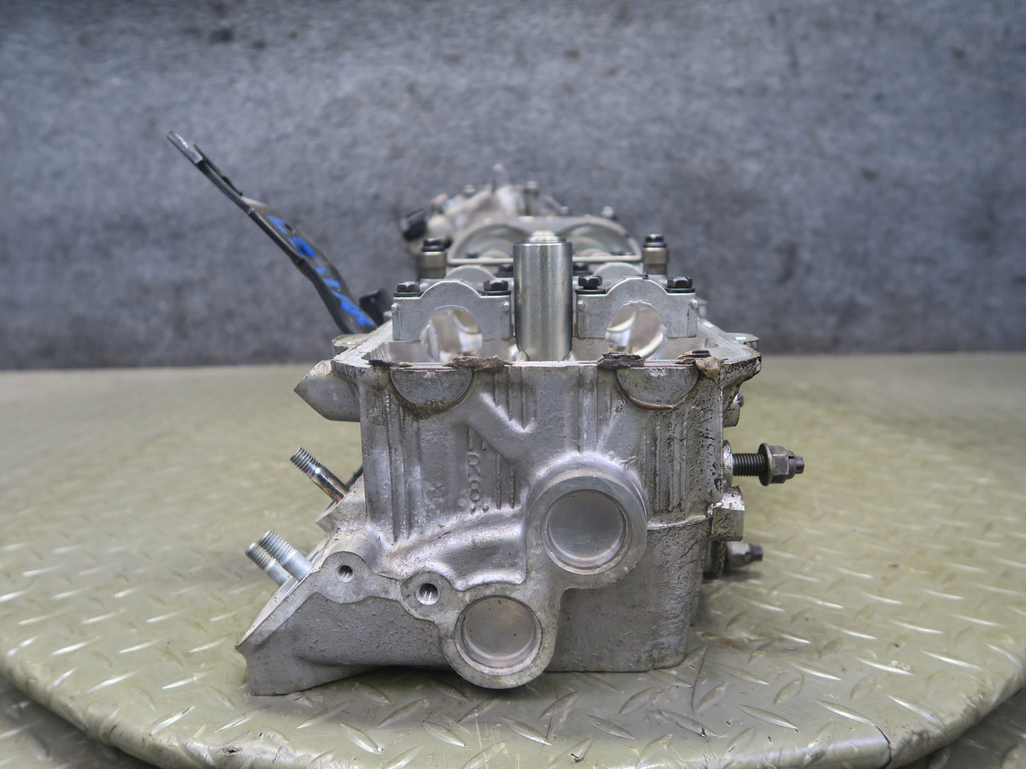 98-00 Lexus LS400 SC400 1UZFE 4.0L Right Engine Cylinder Head OEM