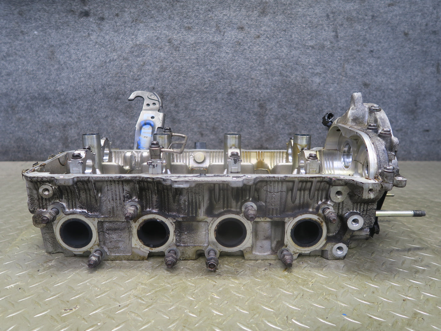 98-00 Lexus LS400 SC400 1UZFE 4.0L Right Engine Cylinder Head OEM