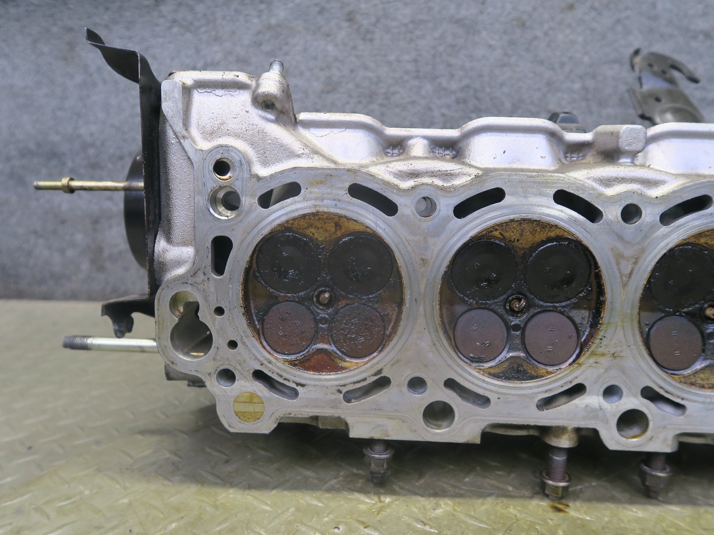 98-00 Lexus LS400 SC400 1UZFE 4.0L Right Engine Cylinder Head OEM