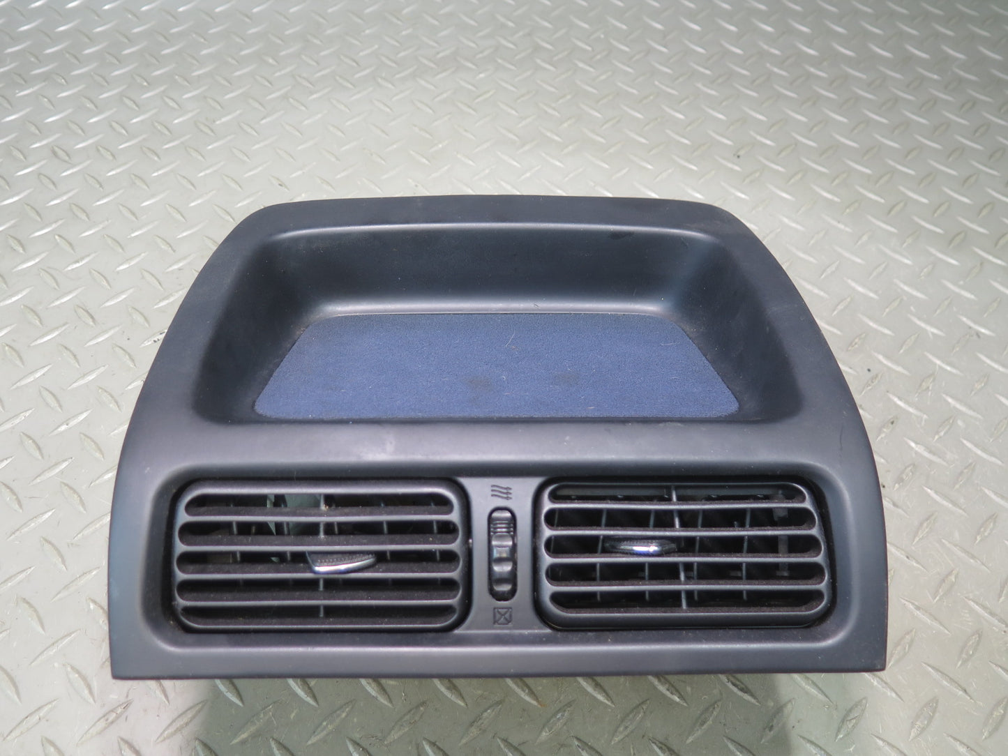 01-03 Lexus JCE10L IS300 Dash Front Center A/C Air Vent Grille Trim Panel OEM
