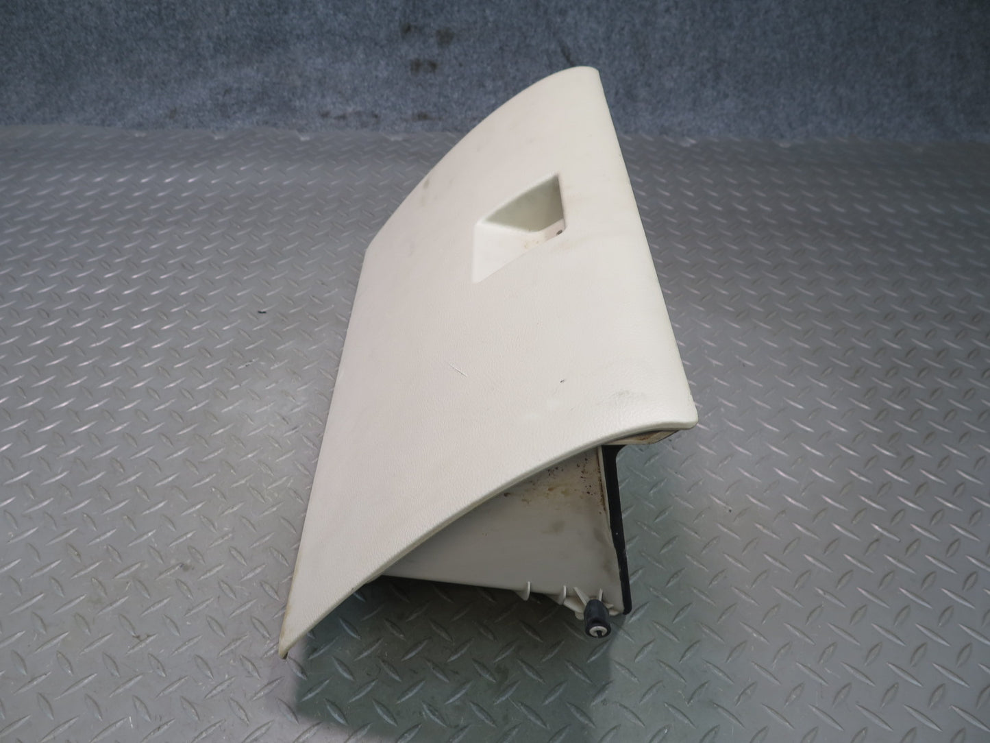 01-05 Lexus JCE10L IS300 Dash Glove Box Compartment Storage Ivory OEM