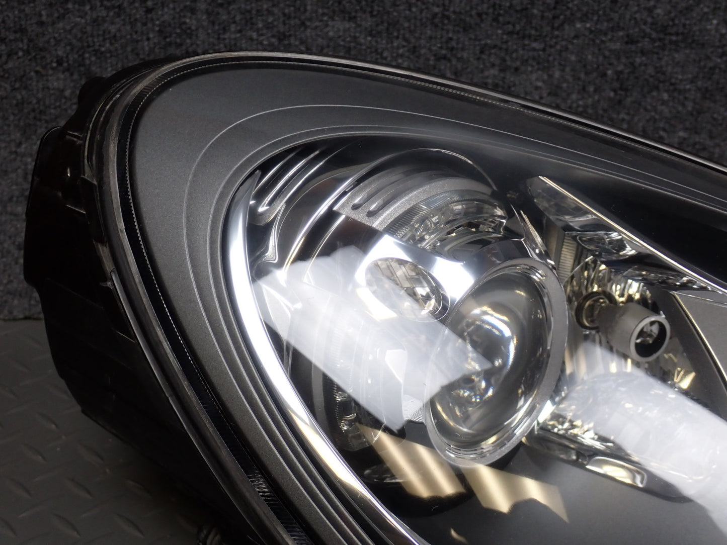2011-2014 Porsche Cayenne 958 Front Right Side Xenon AFS HID Headlight Lamp