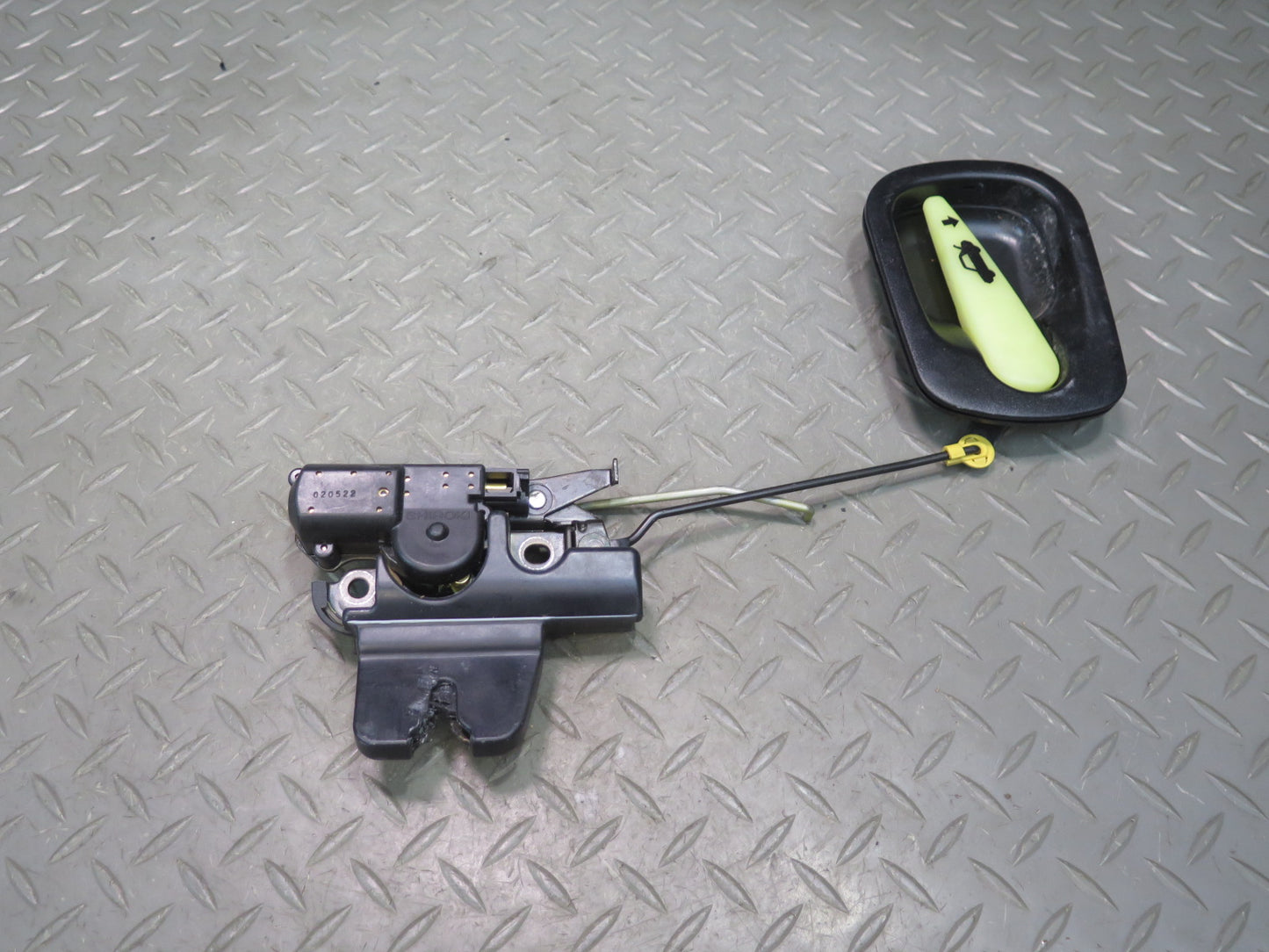 01-05 Lexus IS300 Sedan Rear Trunk Lock Latch Actuator w Release Handle OEM