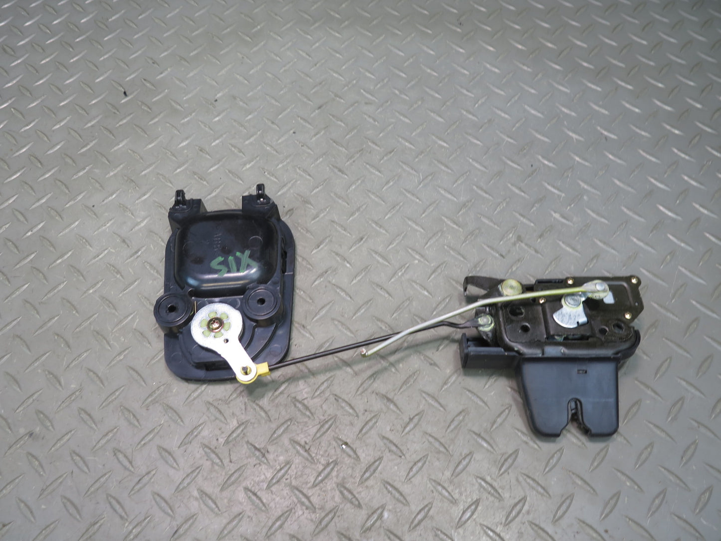 01-05 Lexus IS300 Sedan Rear Trunk Lock Latch Actuator w Release Handle OEM