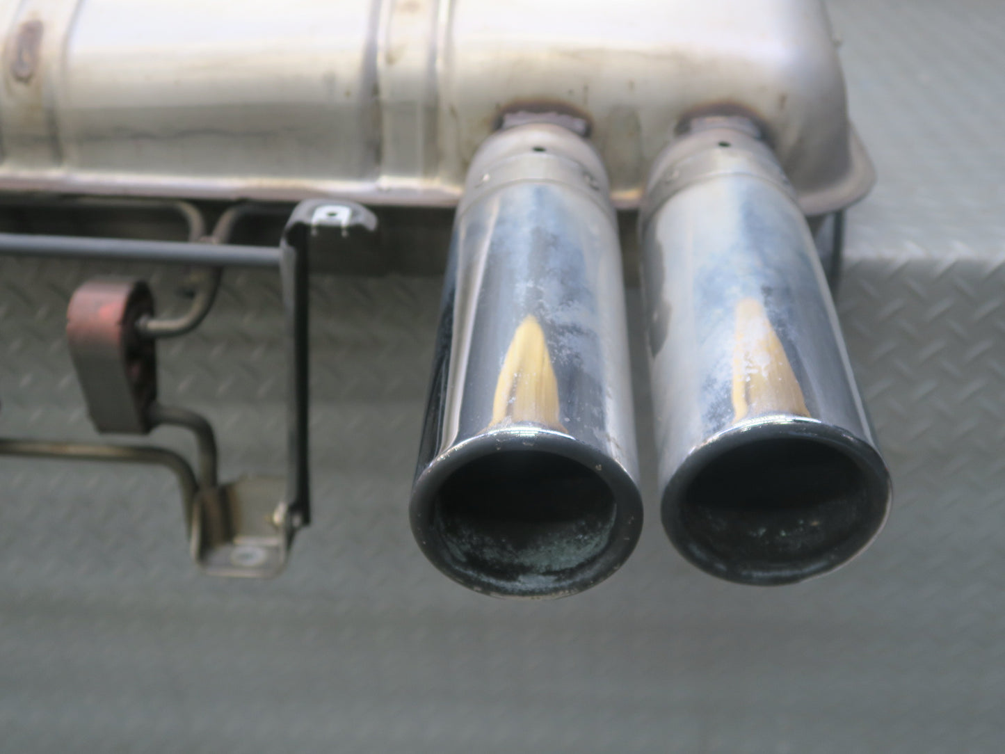 2008-2013 BMW E92 E93 M3 Rear Back Exhaust Muffler W/ Chrome Tips 7840575