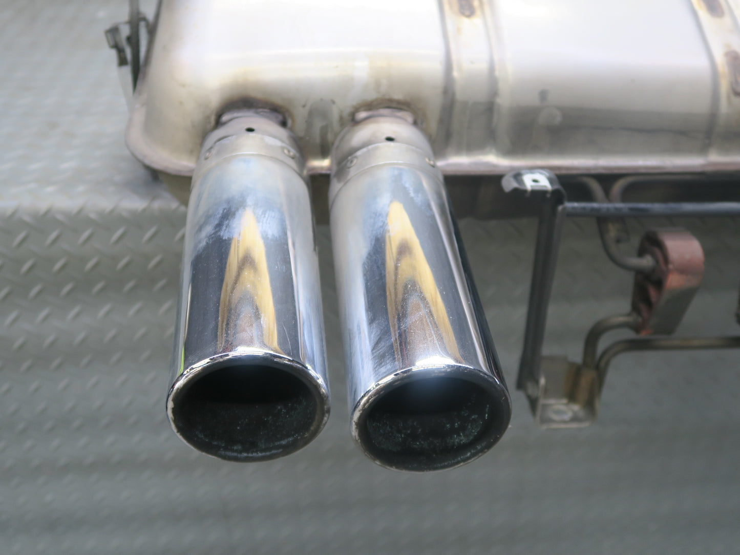 2008-2013 BMW E92 E93 M3 Rear Back Exhaust Muffler W/ Chrome Tips 7840575