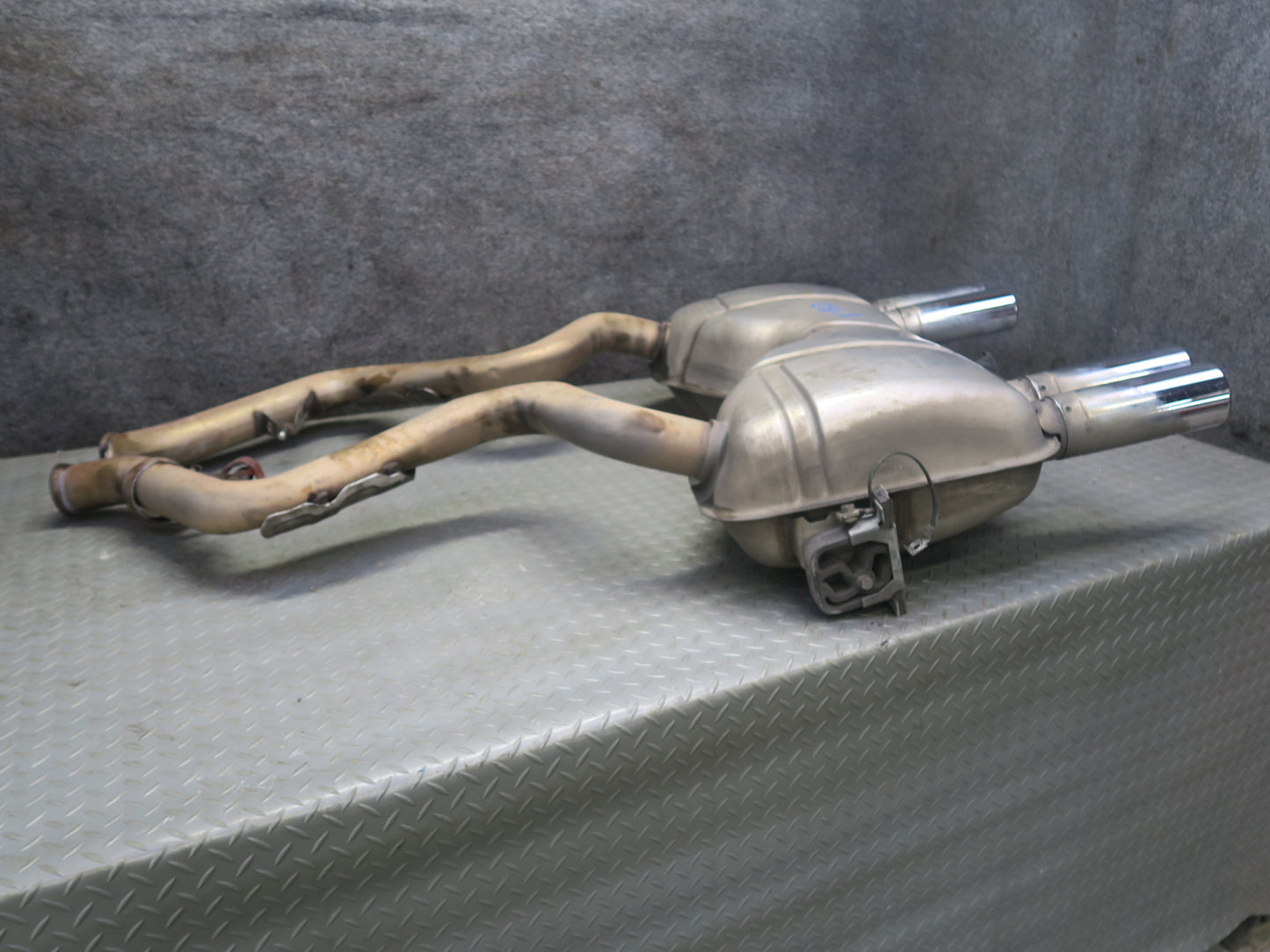2008-2013 BMW E92 E93 M3 Rear Back Exhaust Muffler W/ Chrome Tips 7840575