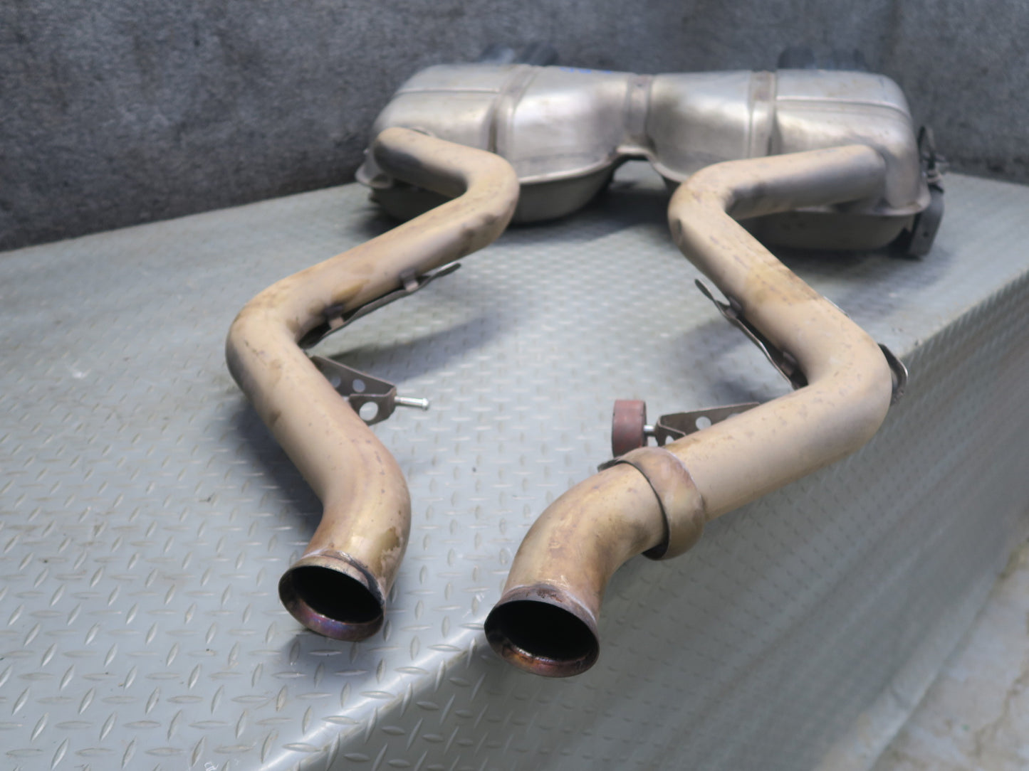 2008-2013 BMW E92 E93 M3 Rear Back Exhaust Muffler W/ Chrome Tips 7840575