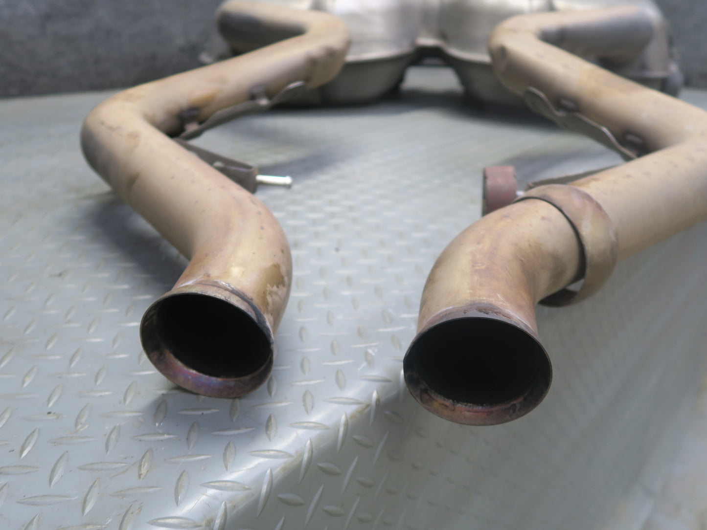 2008-2013 BMW E92 E93 M3 Rear Back Exhaust Muffler W/ Chrome Tips 7840575
