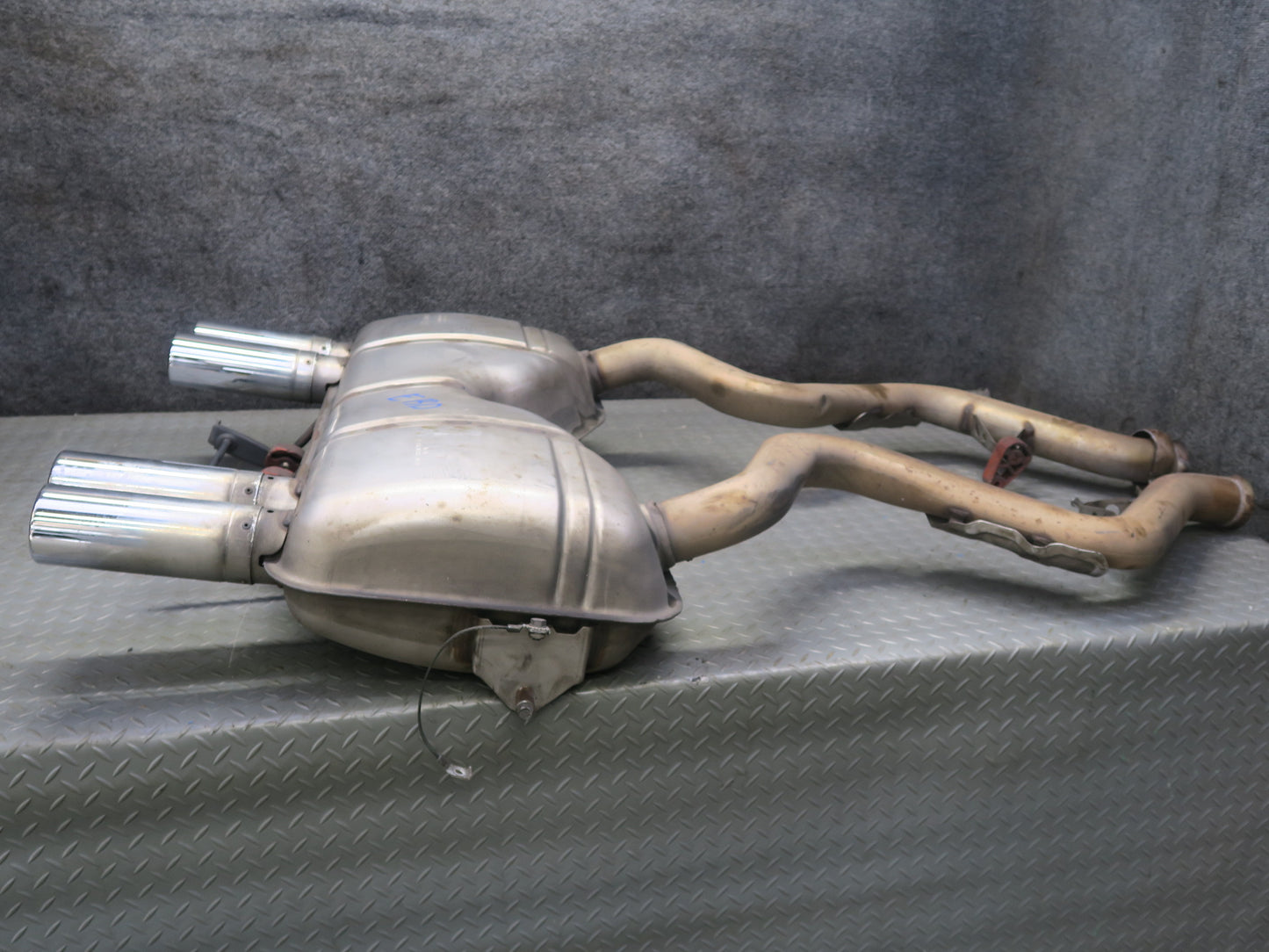 2008-2013 BMW E92 E93 M3 Rear Back Exhaust Muffler W/ Chrome Tips 7840575