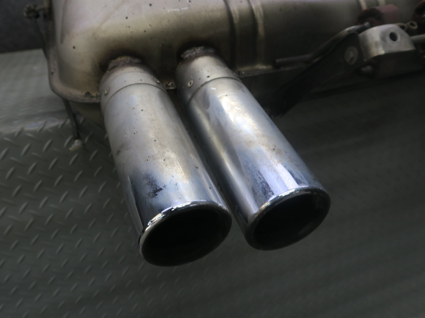 2008-2013 BMW E92 E93 M3 Rear Back Exhaust Muffler W/ Chrome Tips 7840575