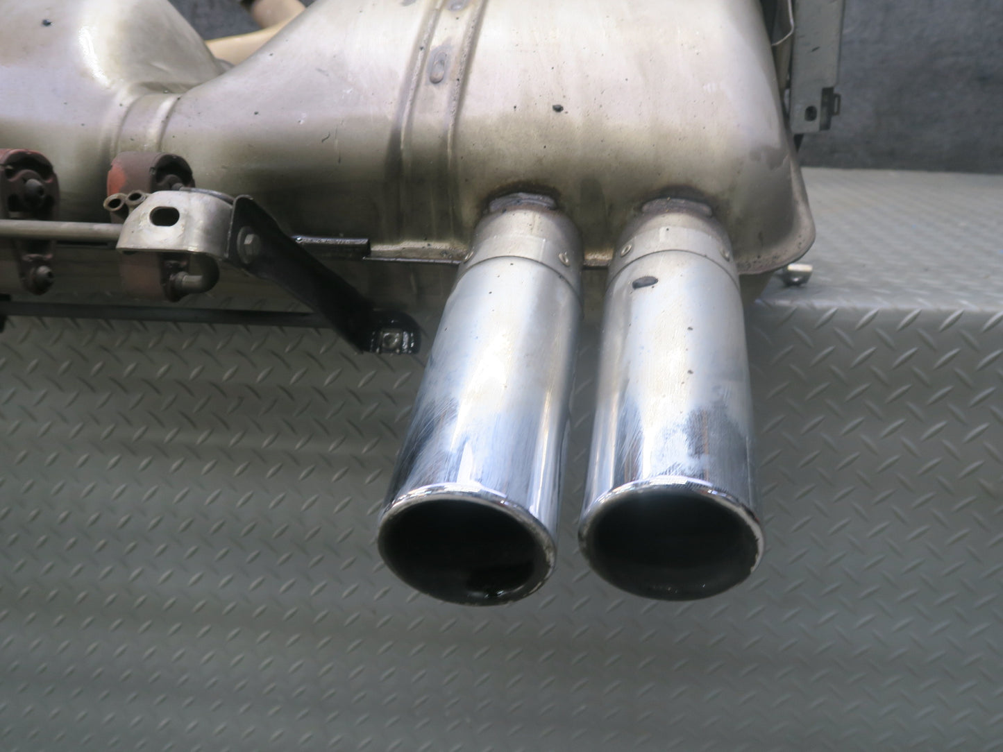 2008-2013 BMW E92 E93 M3 Rear Back Exhaust Muffler W/ Chrome Tips 7840575