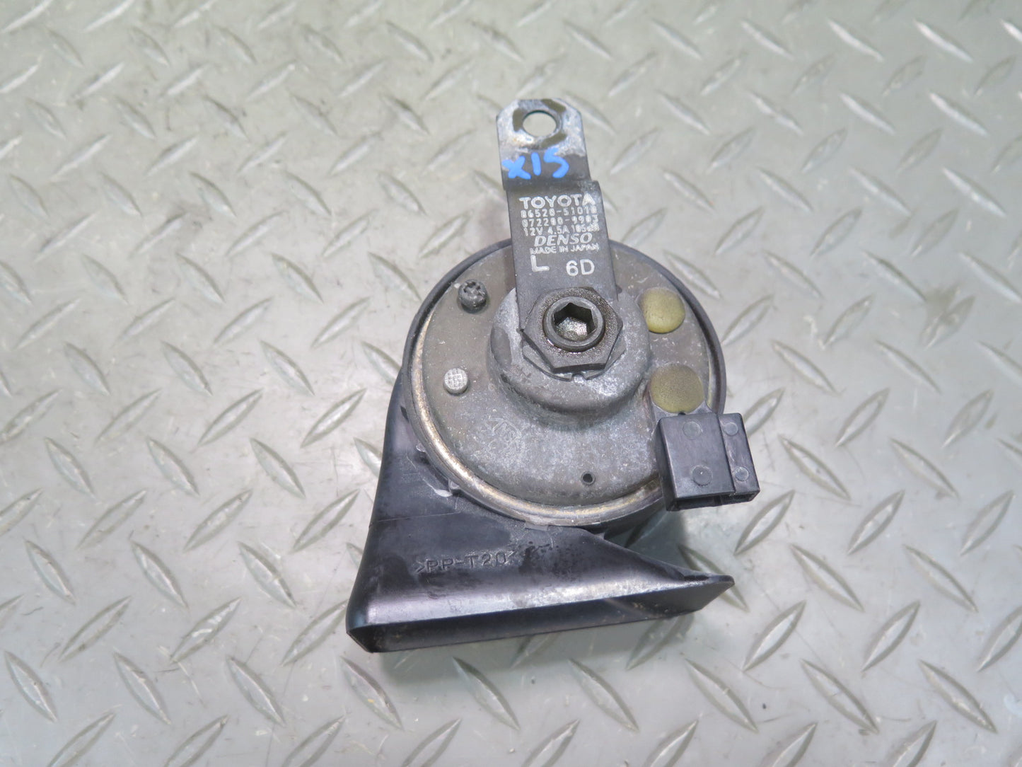 01-05 Lexus JCE10L IS300 Set of 2 High & Low Tone Note Pitch Horn Signal OEM