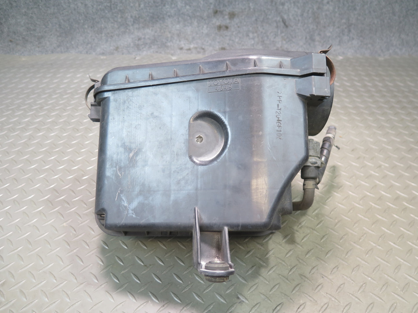 01-05 Lexus JCE10L IS300 Air Intake Cleaner Filter Box w MAF Sensor OEM