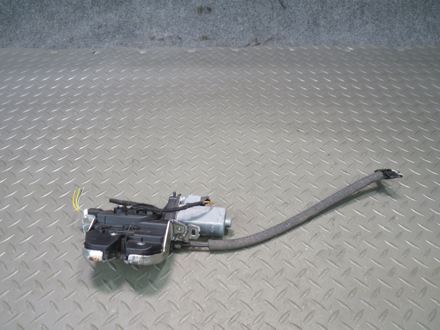 2011-2018 Porsche Cayenne 958 Rear Trunk Tailgate Lock Latch 7P5827505