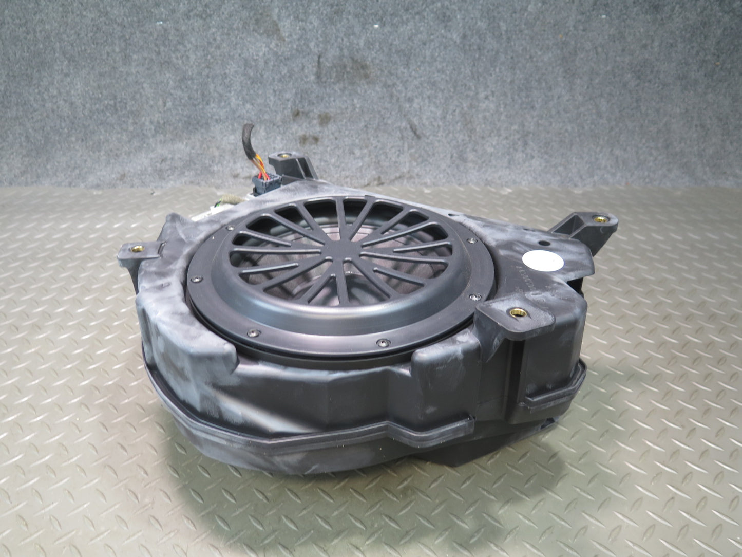 2011-2018 Porsche Cayenne 958 Burmester Subwoofer Bass Speaker W/ Amplifier