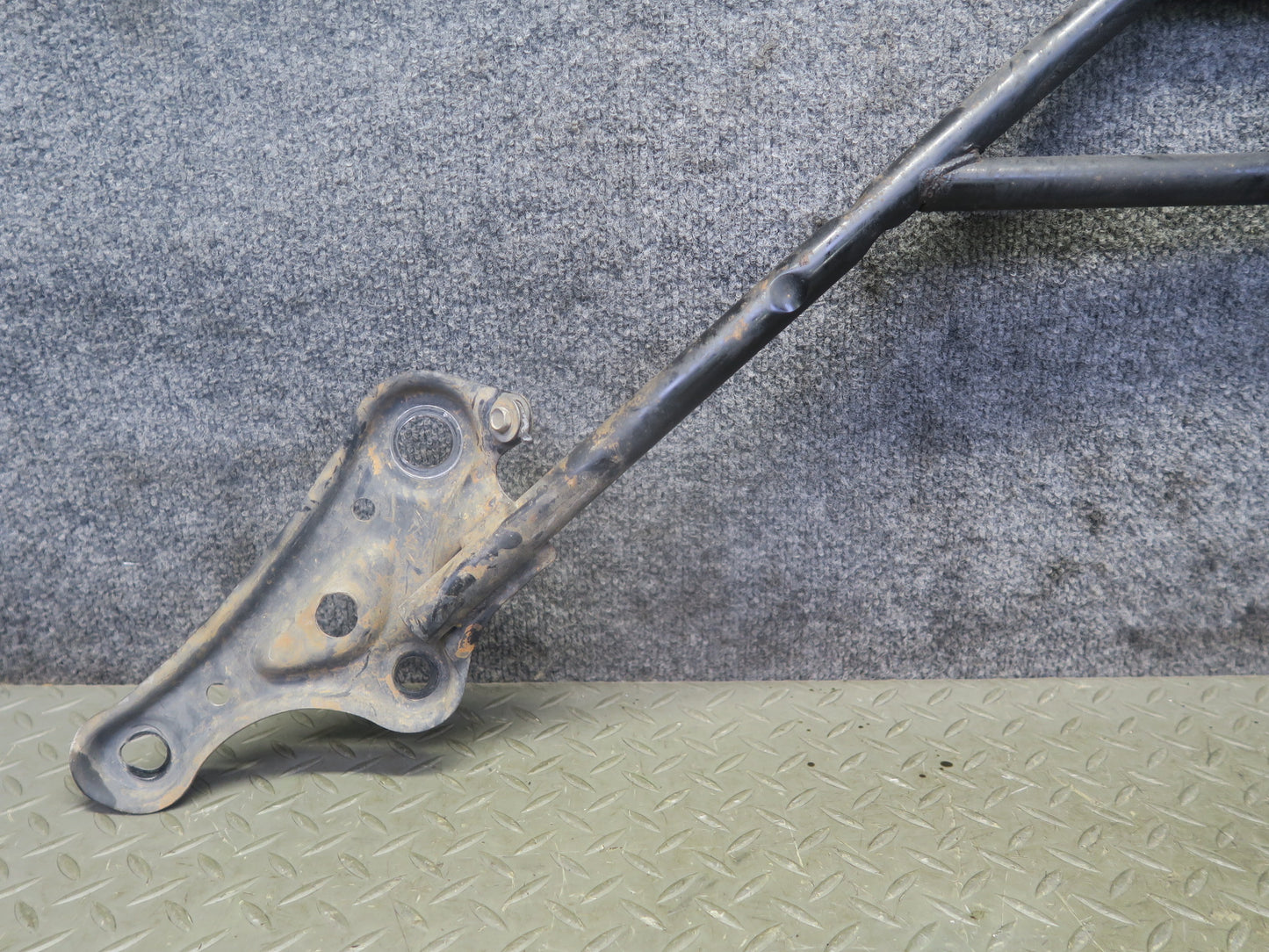 01-05 Lexus JCE10L IS300 Front Engine Suspension Sub Frame Cradle Brace OEM