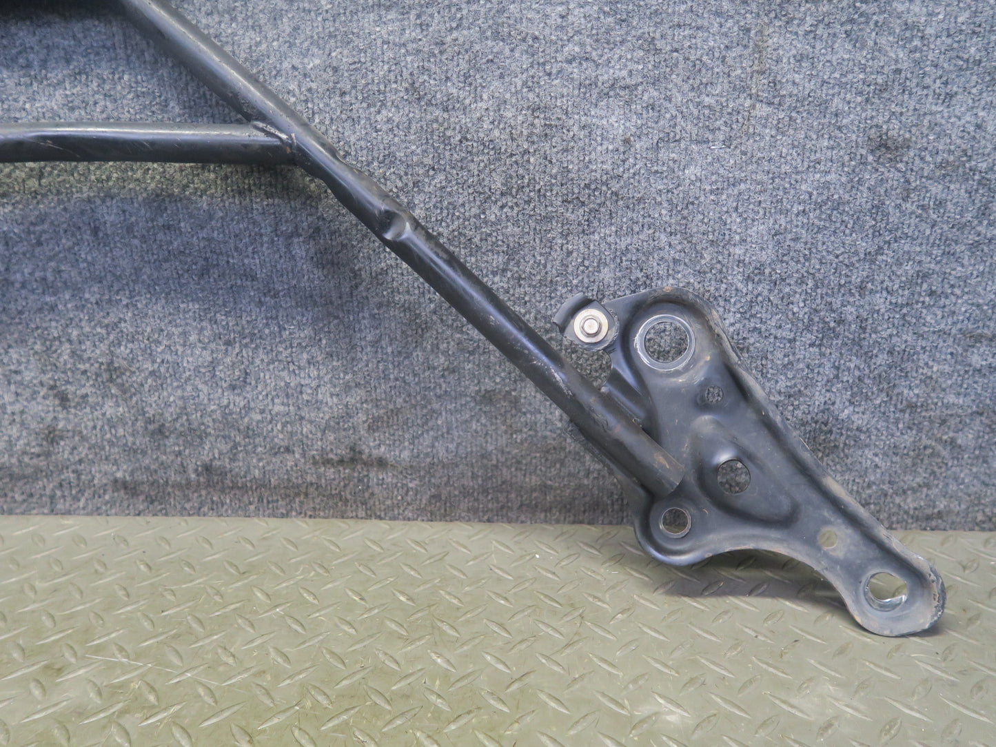 01-05 Lexus JCE10L IS300 Front Engine Suspension Sub Frame Cradle Brace OEM