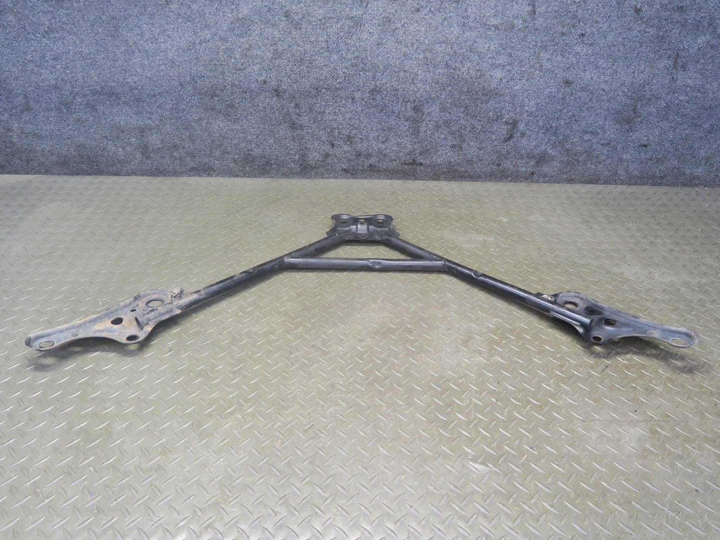 01-05 Lexus JCE10L IS300 Front Engine Suspension Sub Frame Cradle Brace OEM