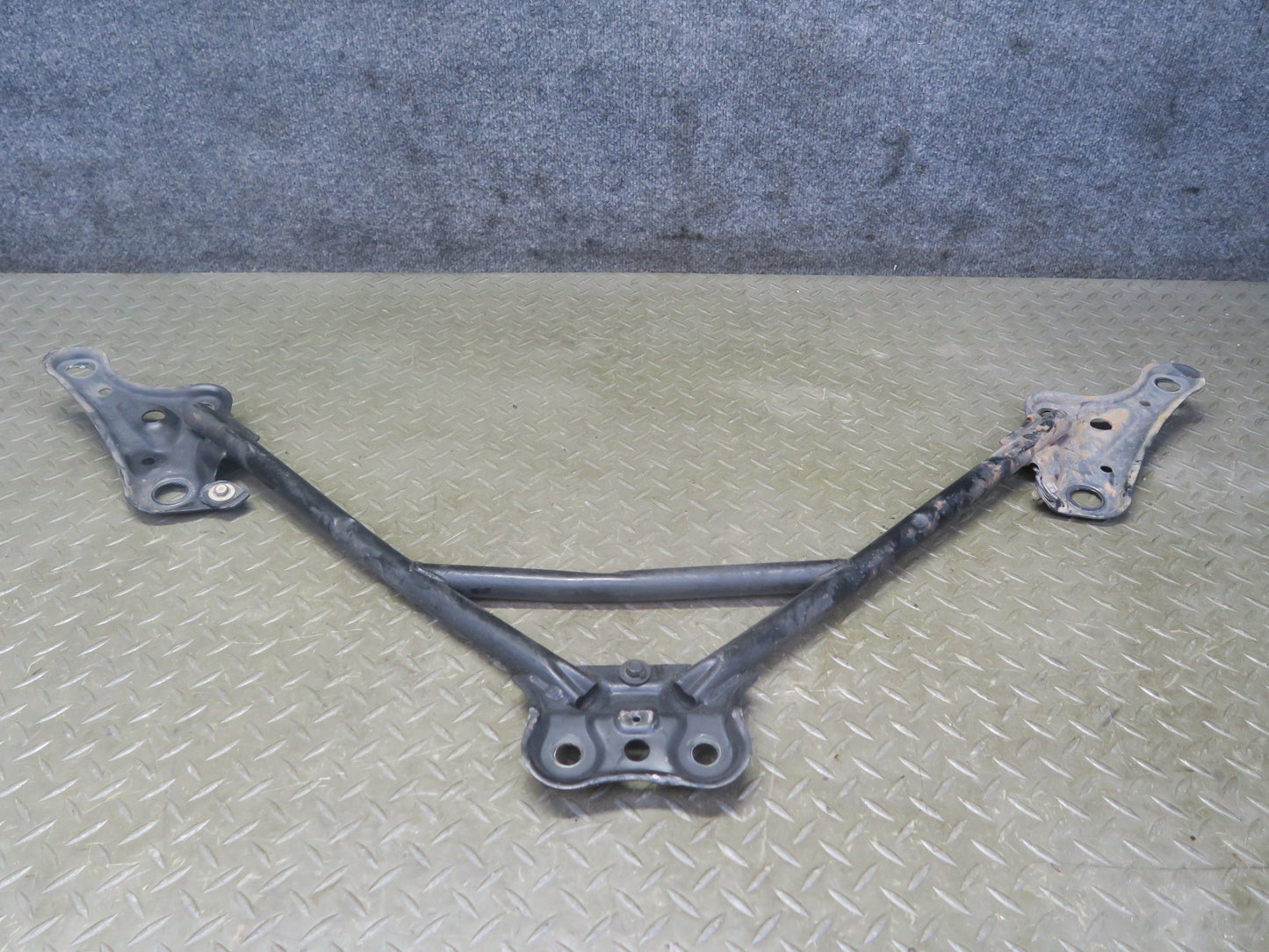 01-05 Lexus JCE10L IS300 Front Engine Suspension Sub Frame Cradle Brace OEM