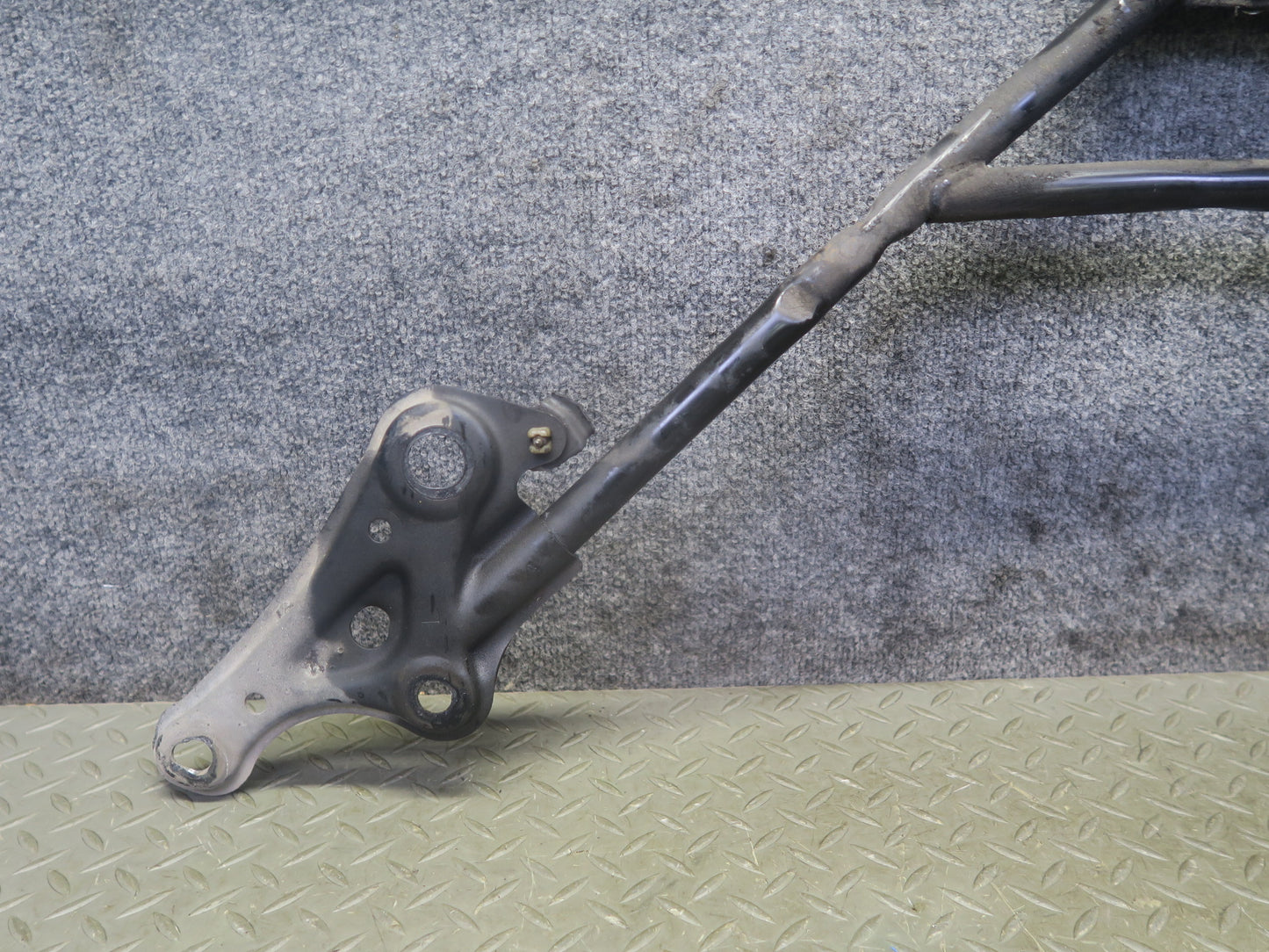 01-05 Lexus JCE10L IS300 Front Engine Suspension Sub Frame Cradle Brace OEM