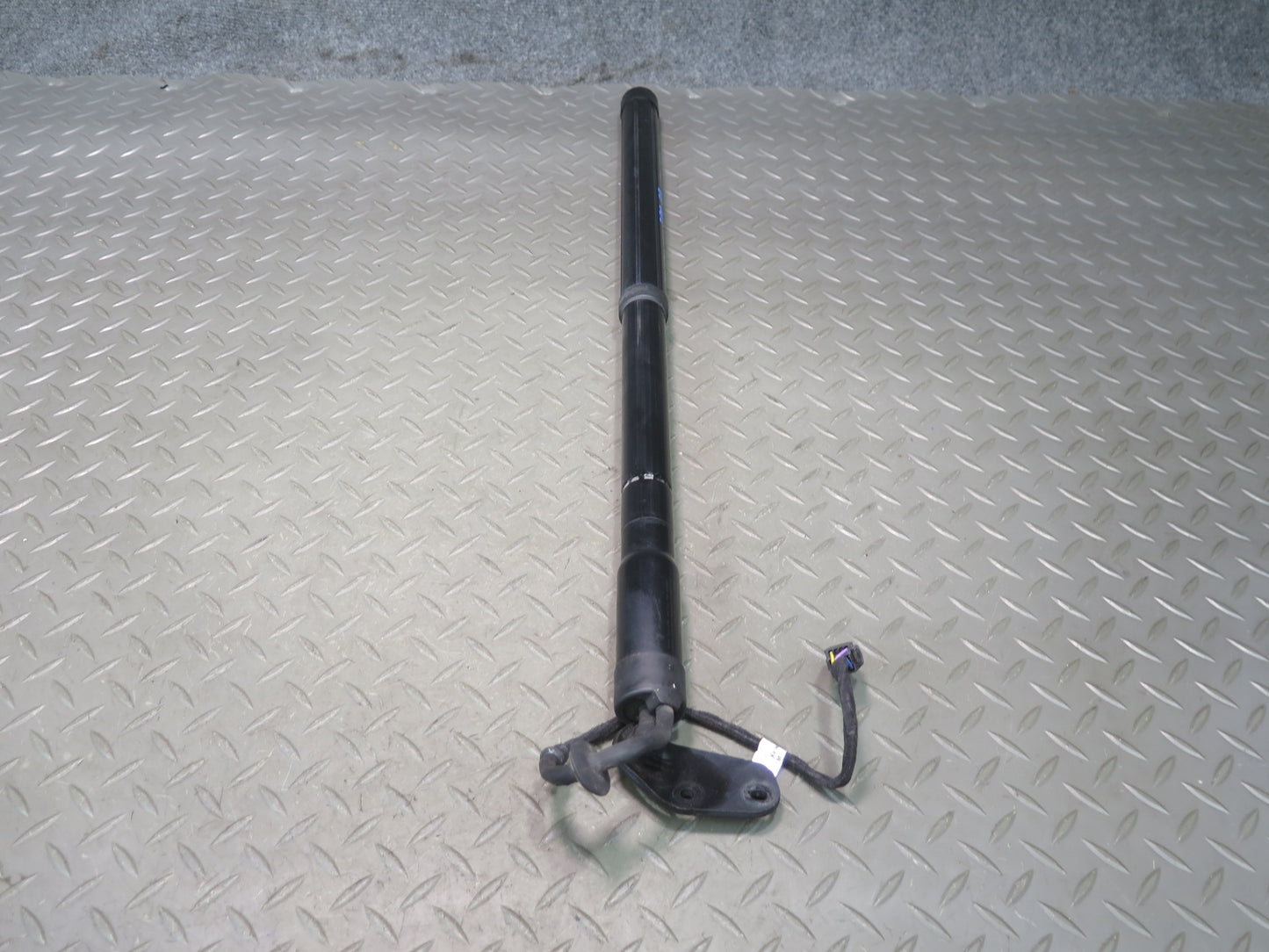 2011-2014 Porsche Cayenne 958 Rear Trunk Hatch Strut Shock Left Right Side Set