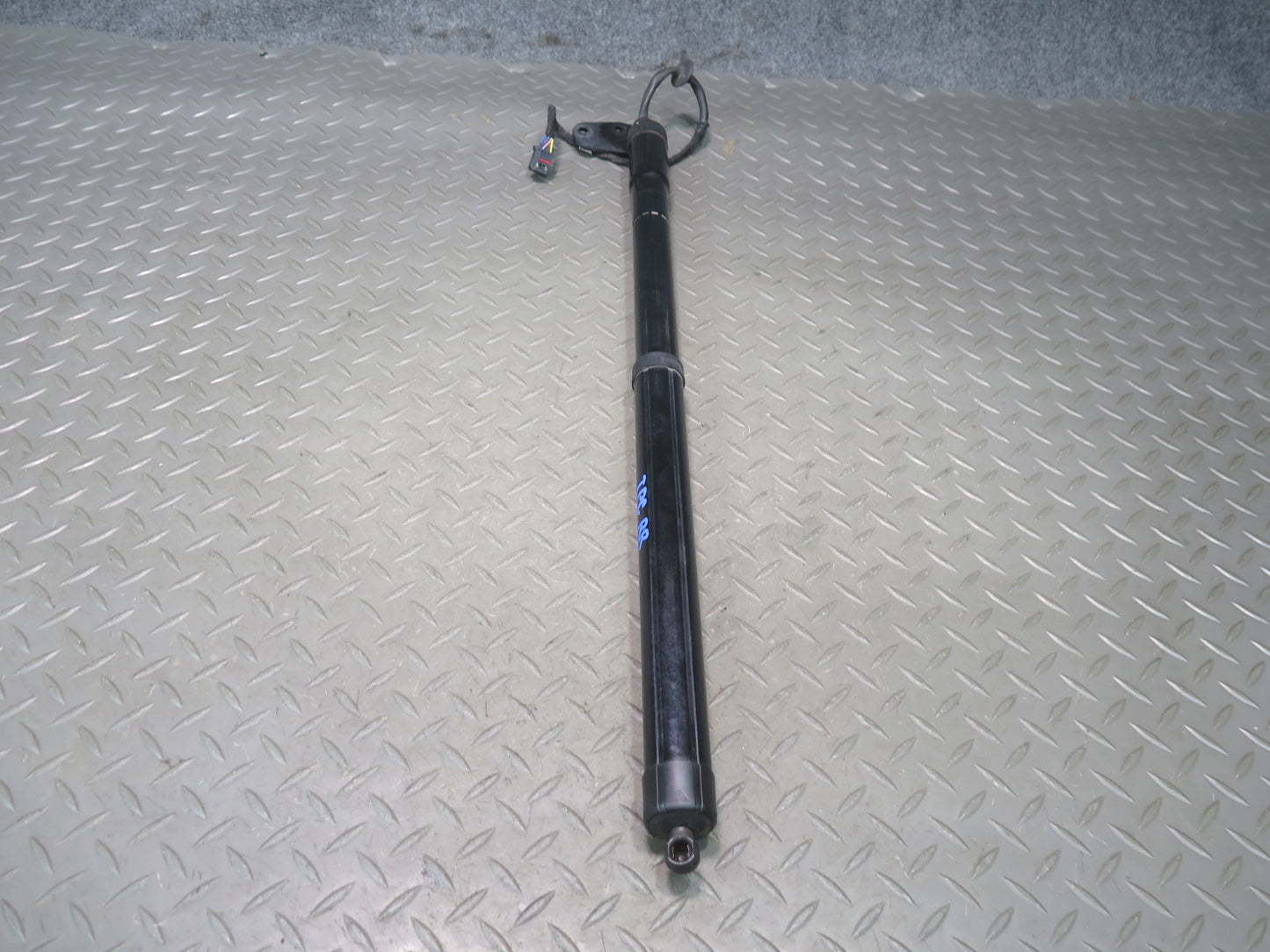 2011-2014 Porsche Cayenne 958 Rear Trunk Hatch Strut Shock Left Right Side Set