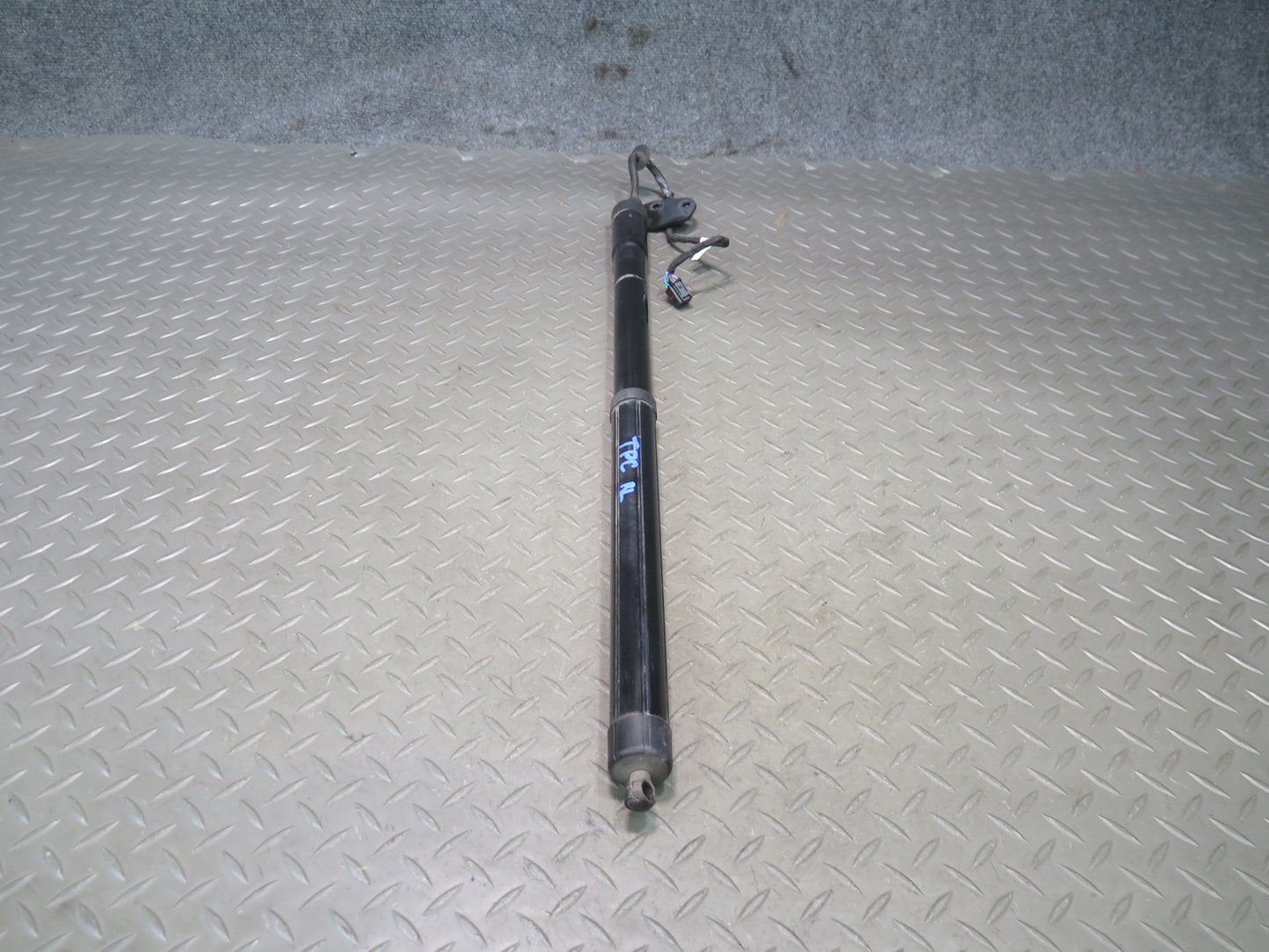 2011-2014 Porsche Cayenne 958 Rear Trunk Hatch Strut Shock Left Right Side Set
