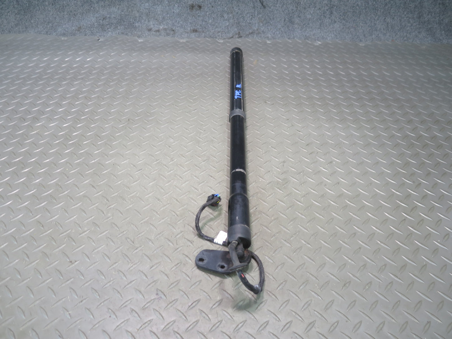 2011-2014 Porsche Cayenne 958 Rear Trunk Hatch Strut Shock Left Right Side Set