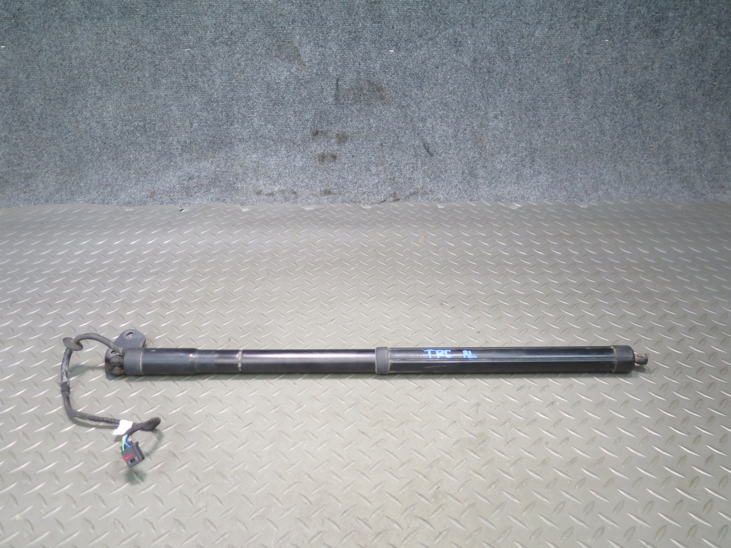 2011-2014 Porsche Cayenne 958 Rear Trunk Hatch Strut Shock Left Right Side Set