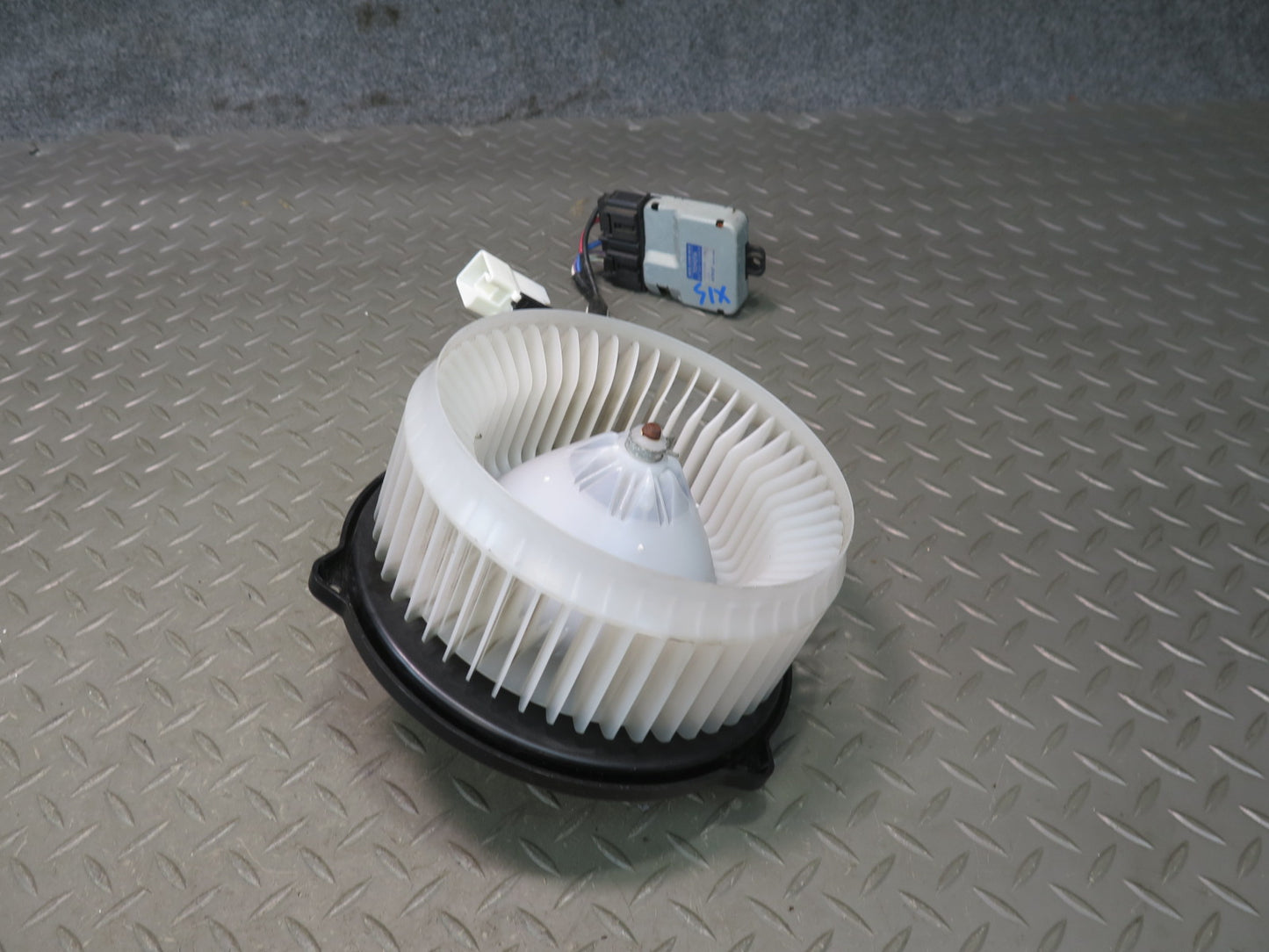 01-05 Lexus JCE10L IS300 A/C Heater Blower Motor Fan w Control Module Set OEM