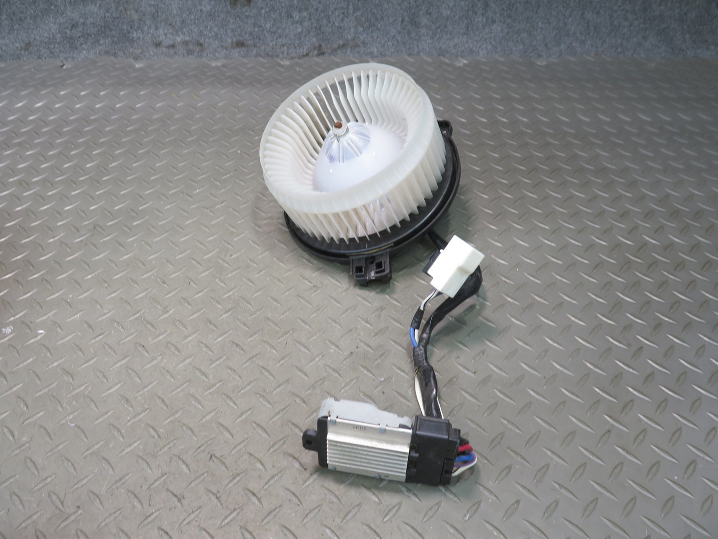 01-05 Lexus JCE10L IS300 A/C Heater Blower Motor Fan w Control Module Set OEM