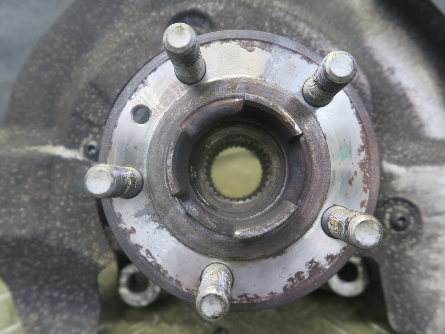 2012-2015 Range Rover Evoque L538 AWD Front Right Spindle Knuckle Wheel Hub