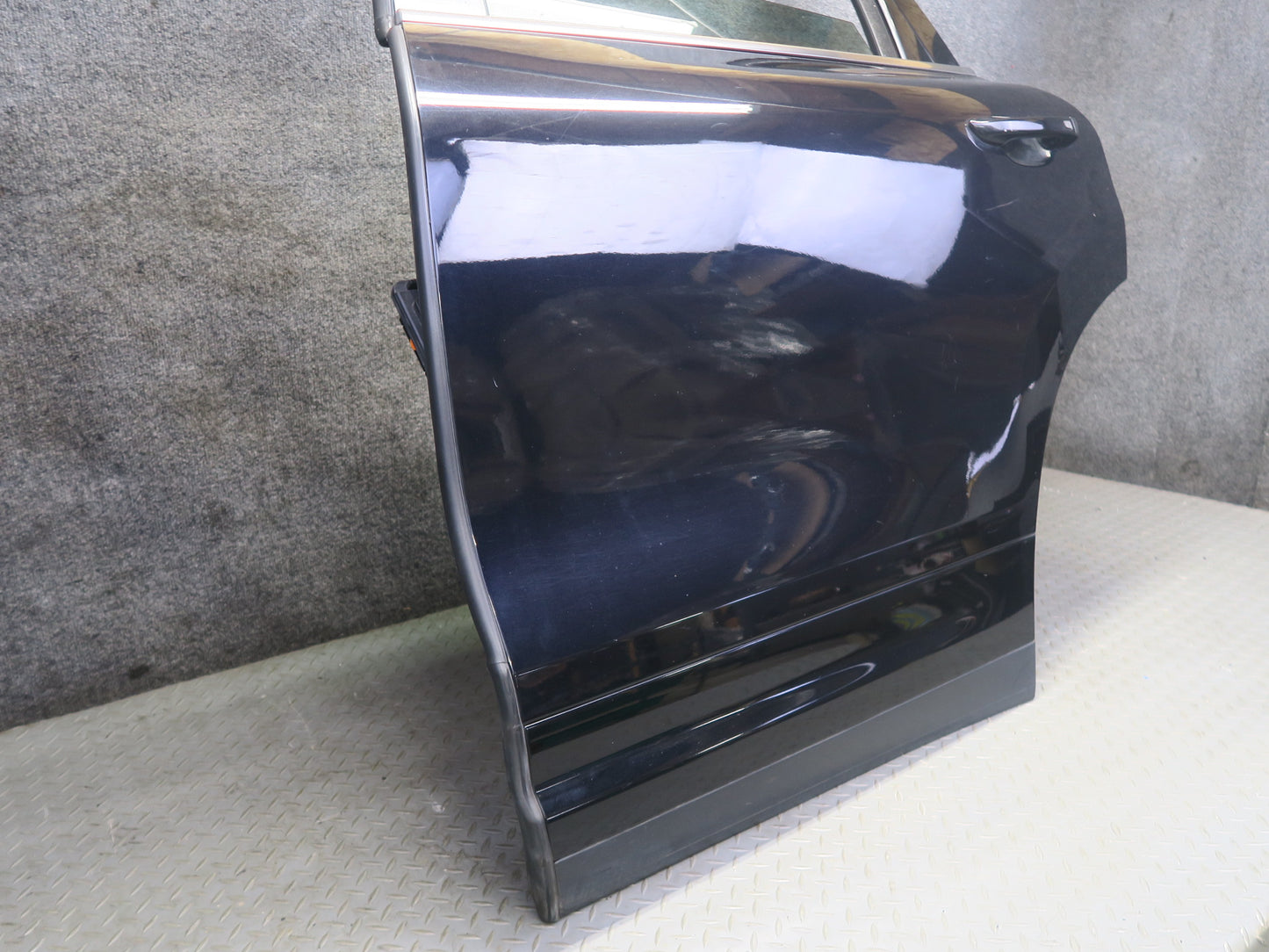 2011-2018 Porsche Cayenne 958 Rear Left Side Door Shell Panel W/ Glass Black