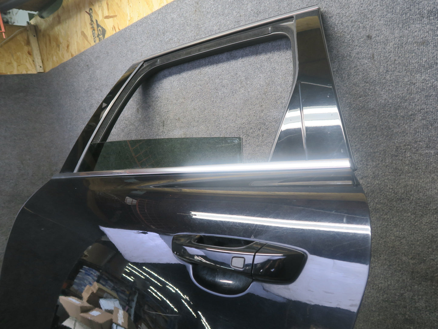 2011-2018 Porsche Cayenne 958 Rear Left Side Door Shell Panel W/ Glass Black