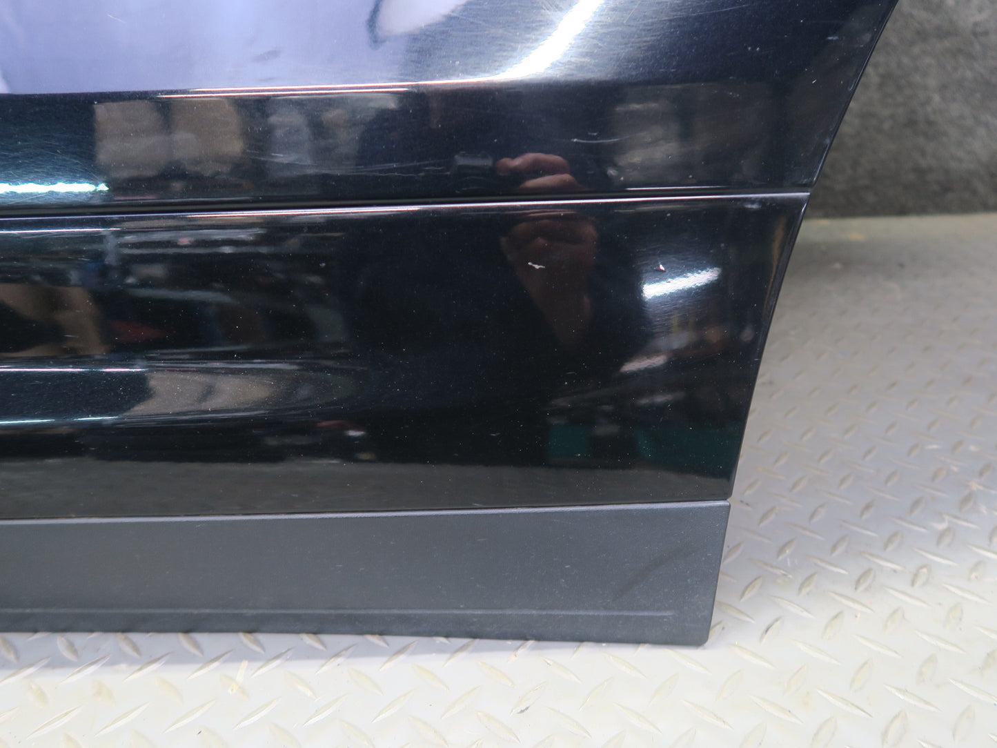 2011-2018 Porsche Cayenne 958 Rear Left Side Door Shell Panel W/ Glass Black
