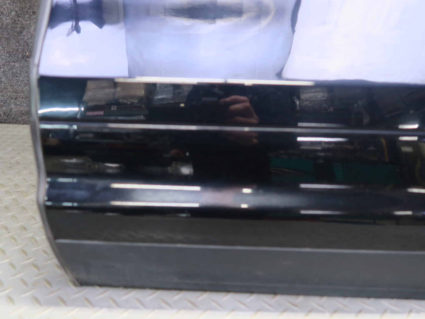 2011-2018 Porsche Cayenne 958 Rear Left Side Door Shell Panel W/ Glass Black