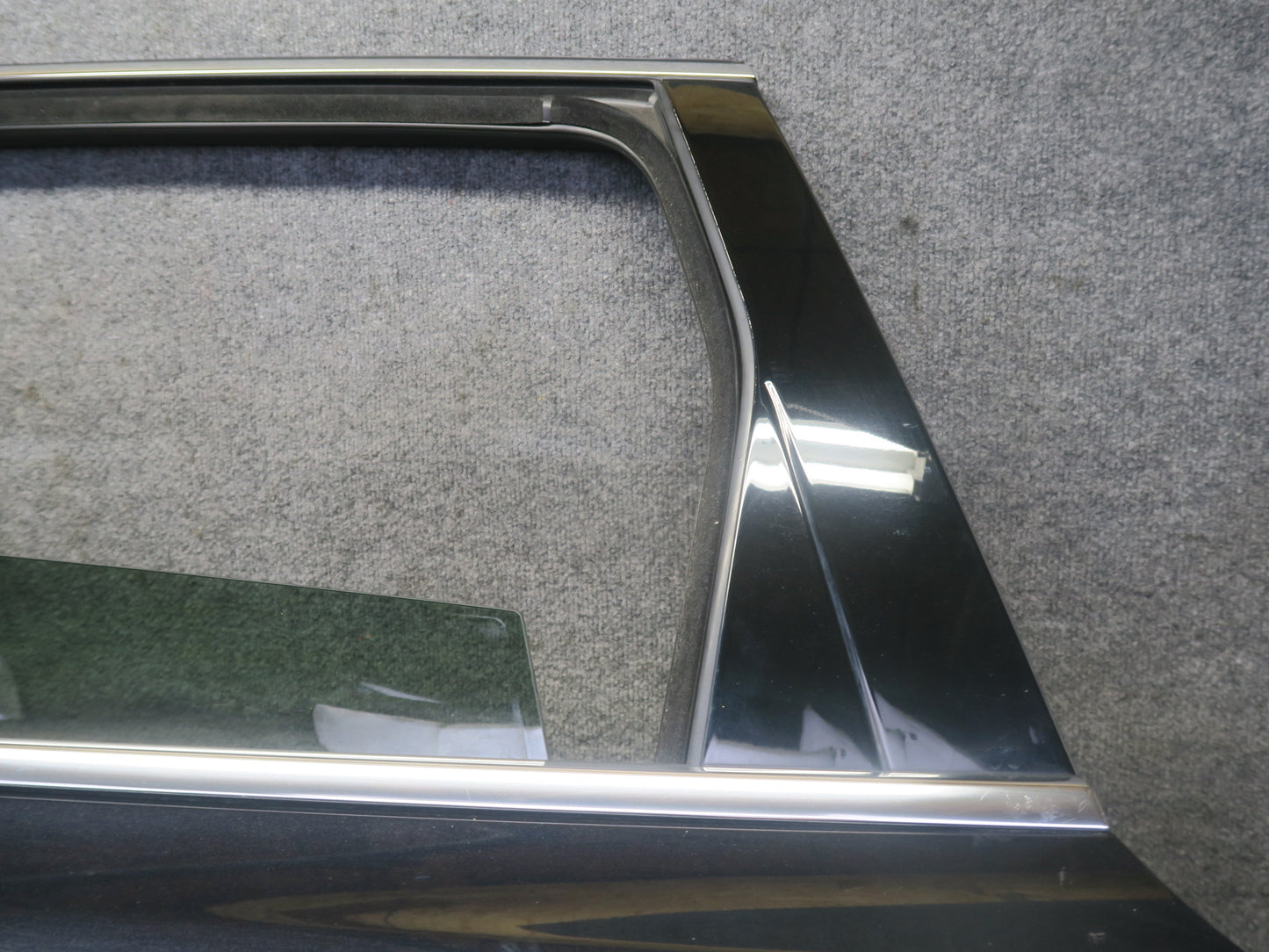 2011-2018 Porsche Cayenne 958 Rear Left Side Door Shell Panel W/ Glass Black