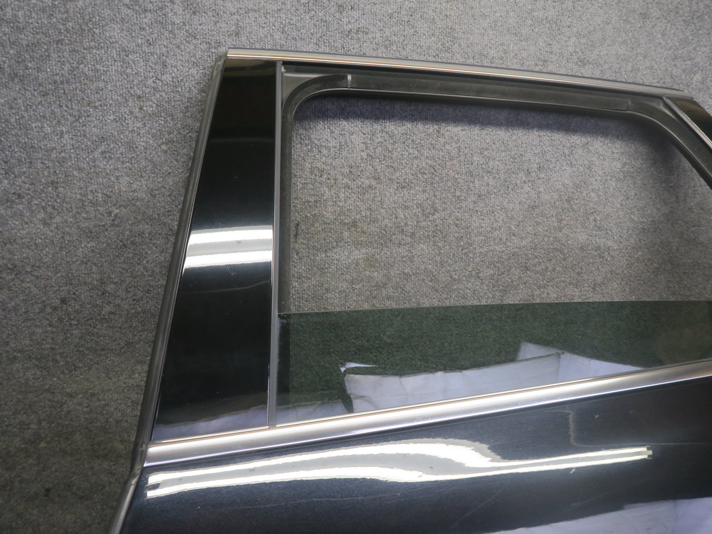 2011-2018 Porsche Cayenne 958 Rear Left Side Door Shell Panel W/ Glass Black