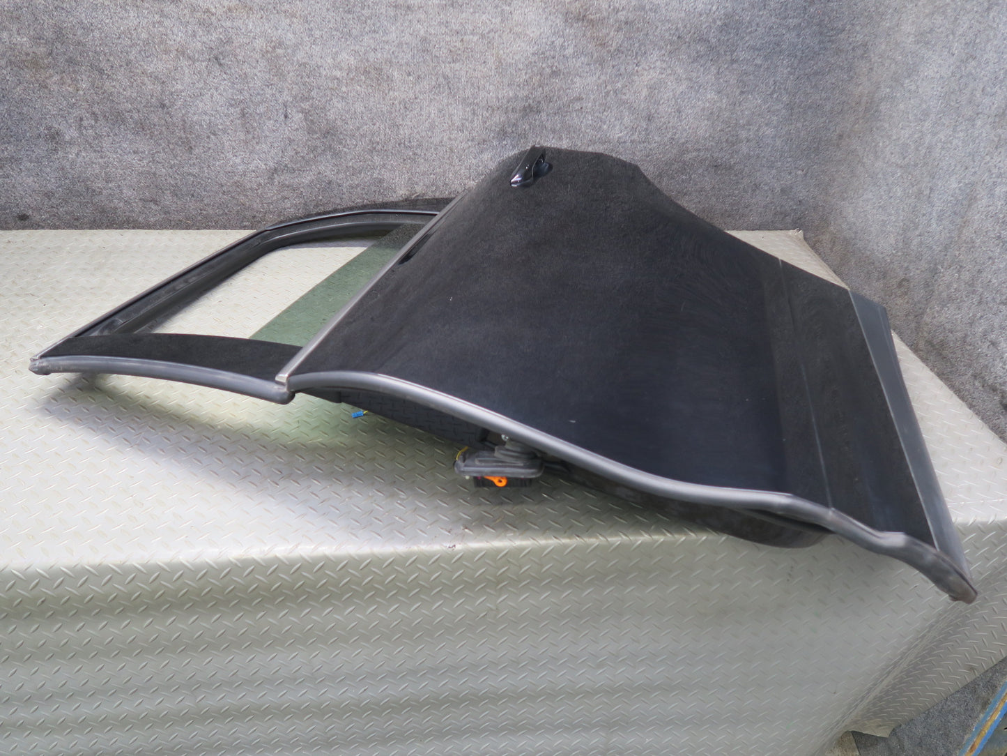 2011-2018 Porsche Cayenne 958 Rear Left Side Door Shell Panel W/ Glass Black