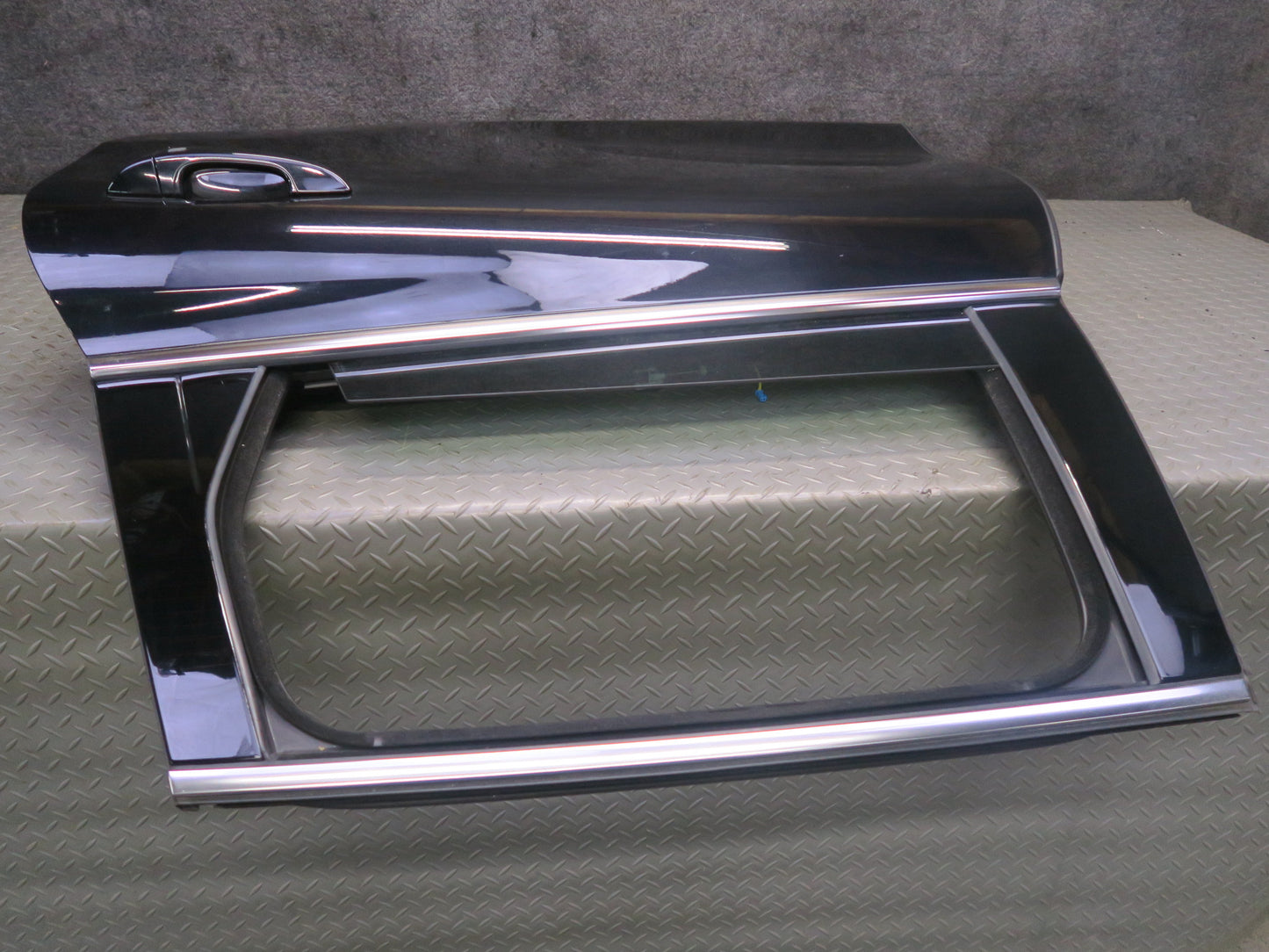 2011-2018 Porsche Cayenne 958 Rear Left Side Door Shell Panel W/ Glass Black