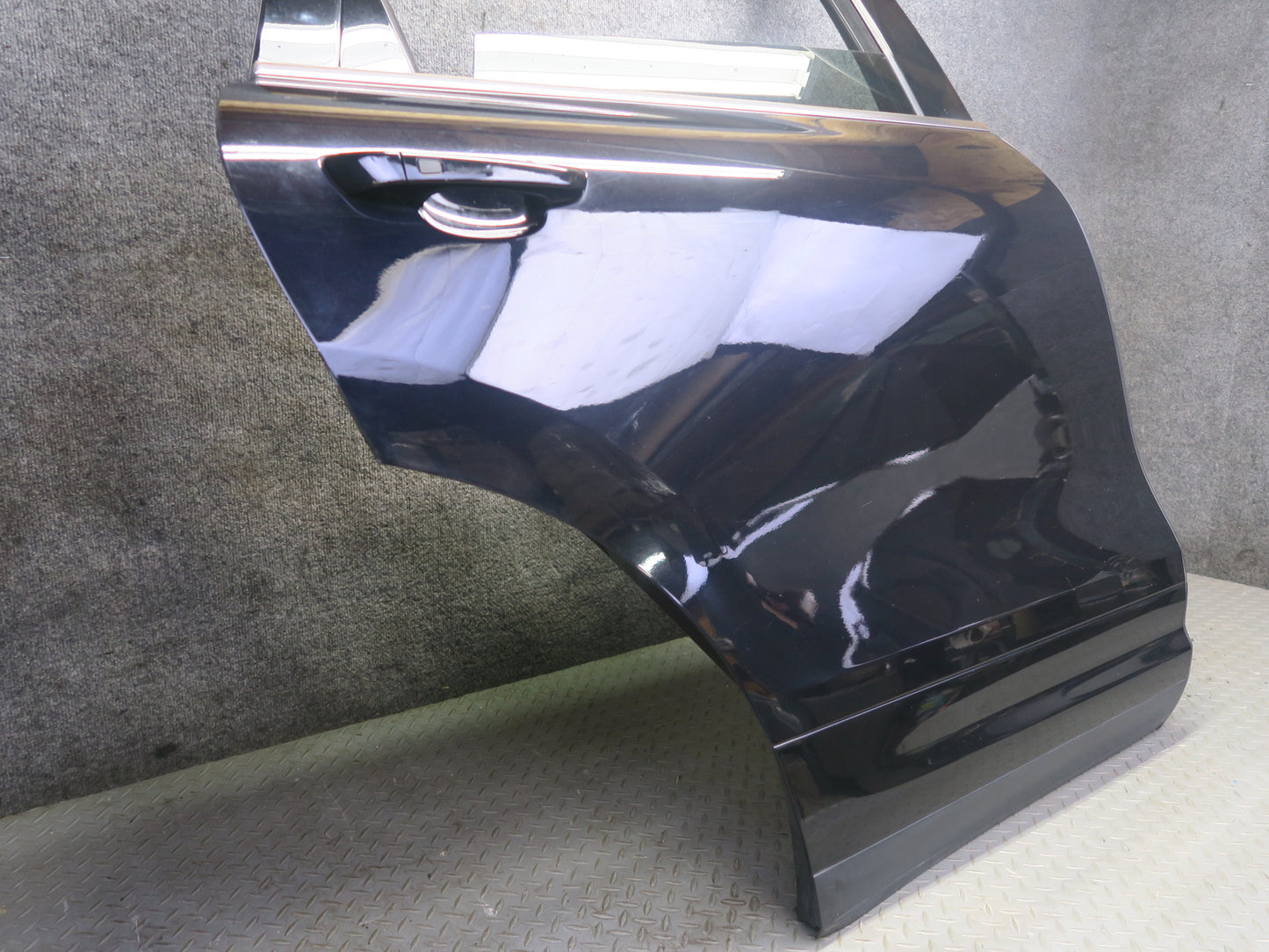 2011-2018 Porsche Cayenne 958 Rear Right Side Door Shell Panel W/ Glass Black