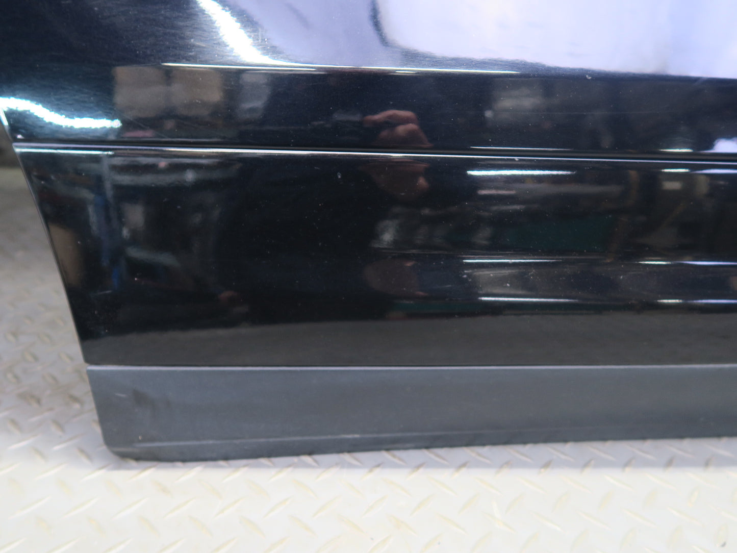 2011-2018 Porsche Cayenne 958 Rear Right Side Door Shell Panel W/ Glass Black