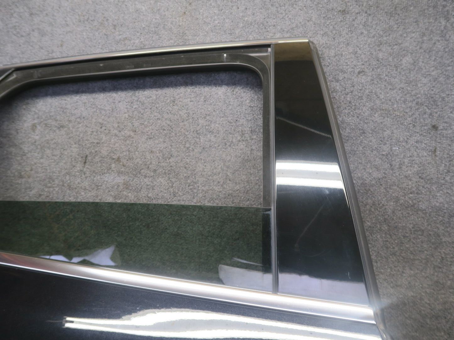 2011-2018 Porsche Cayenne 958 Rear Right Side Door Shell Panel W/ Glass Black